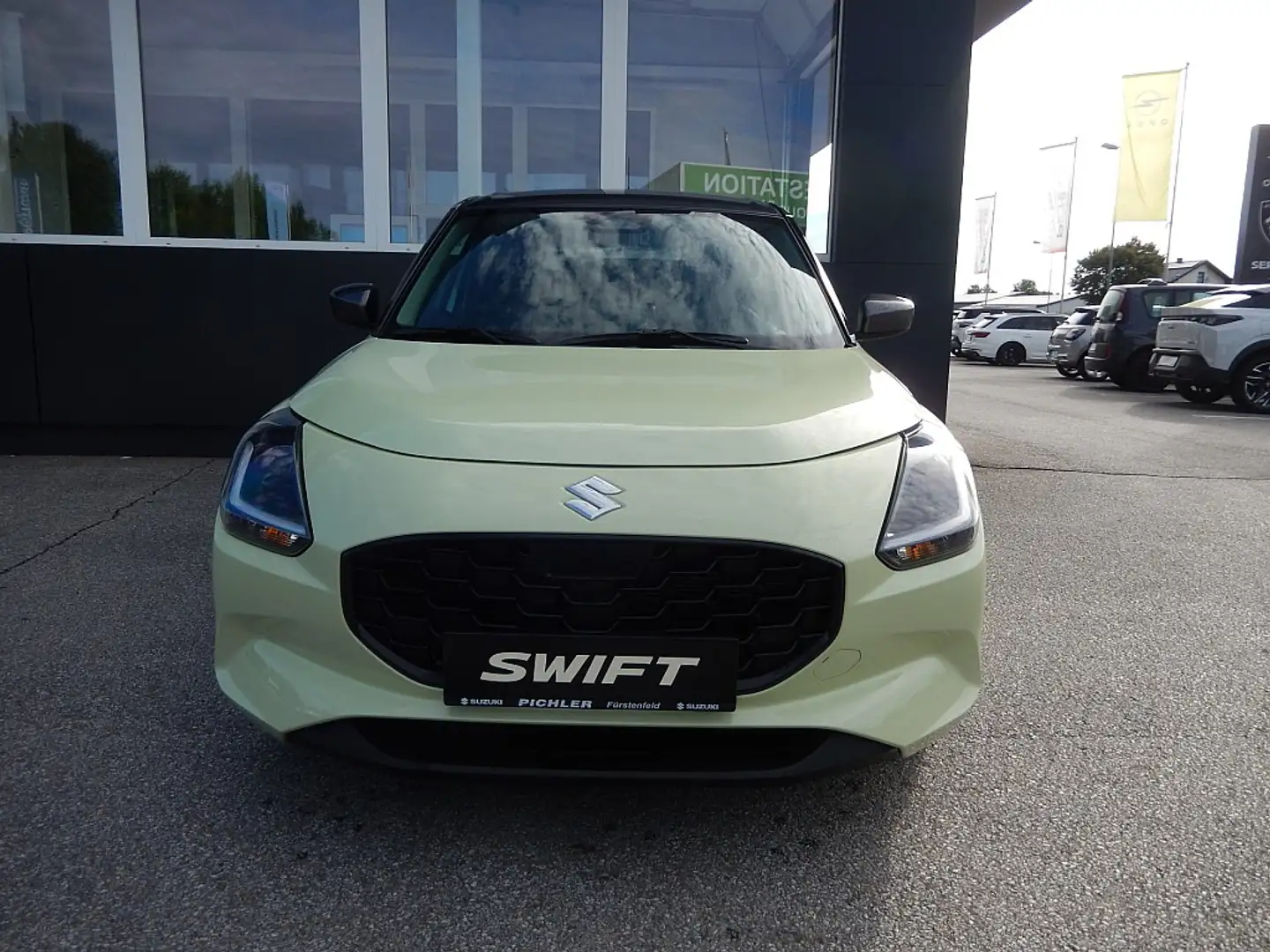 Suzuki Swift 1,2 Hybrid Shine Geel - 2