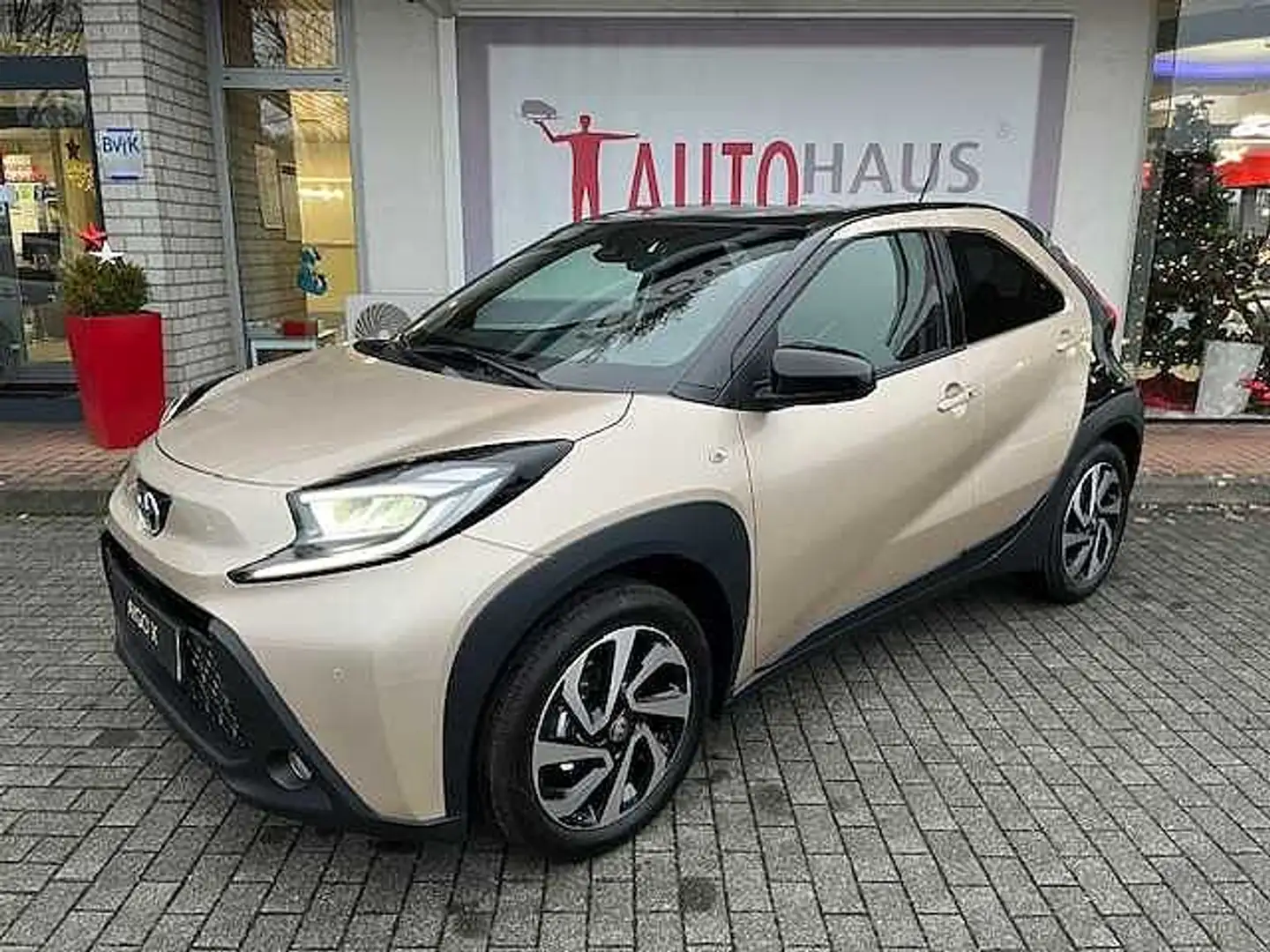 Toyota Aygo X Team Deutschland - Automatik - Navi, LED Beige - 2