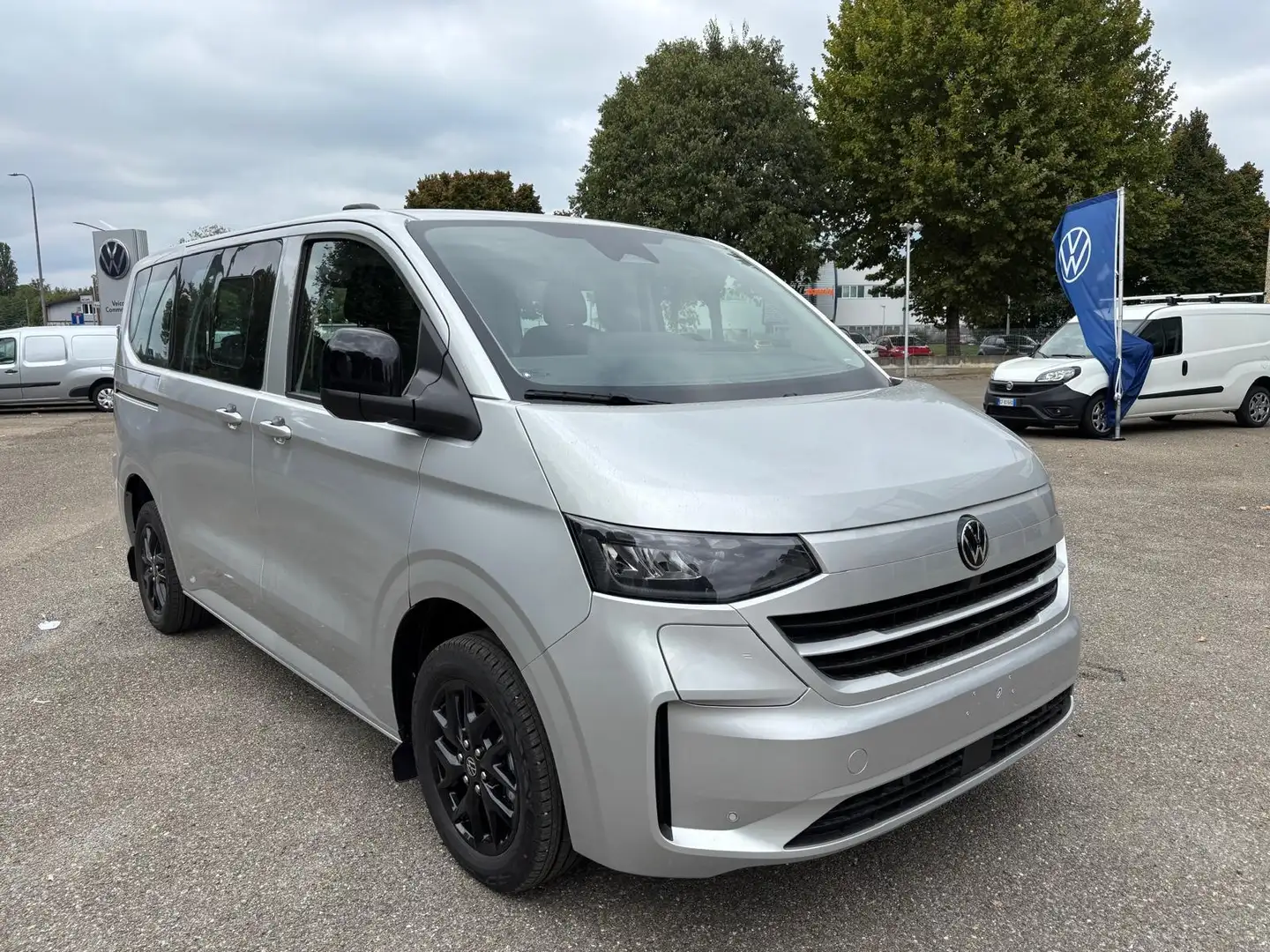 Volkswagen T7 Caravelle e-Caravelle Life Elettrico 160 kW post auto L1 Argintiu - 2