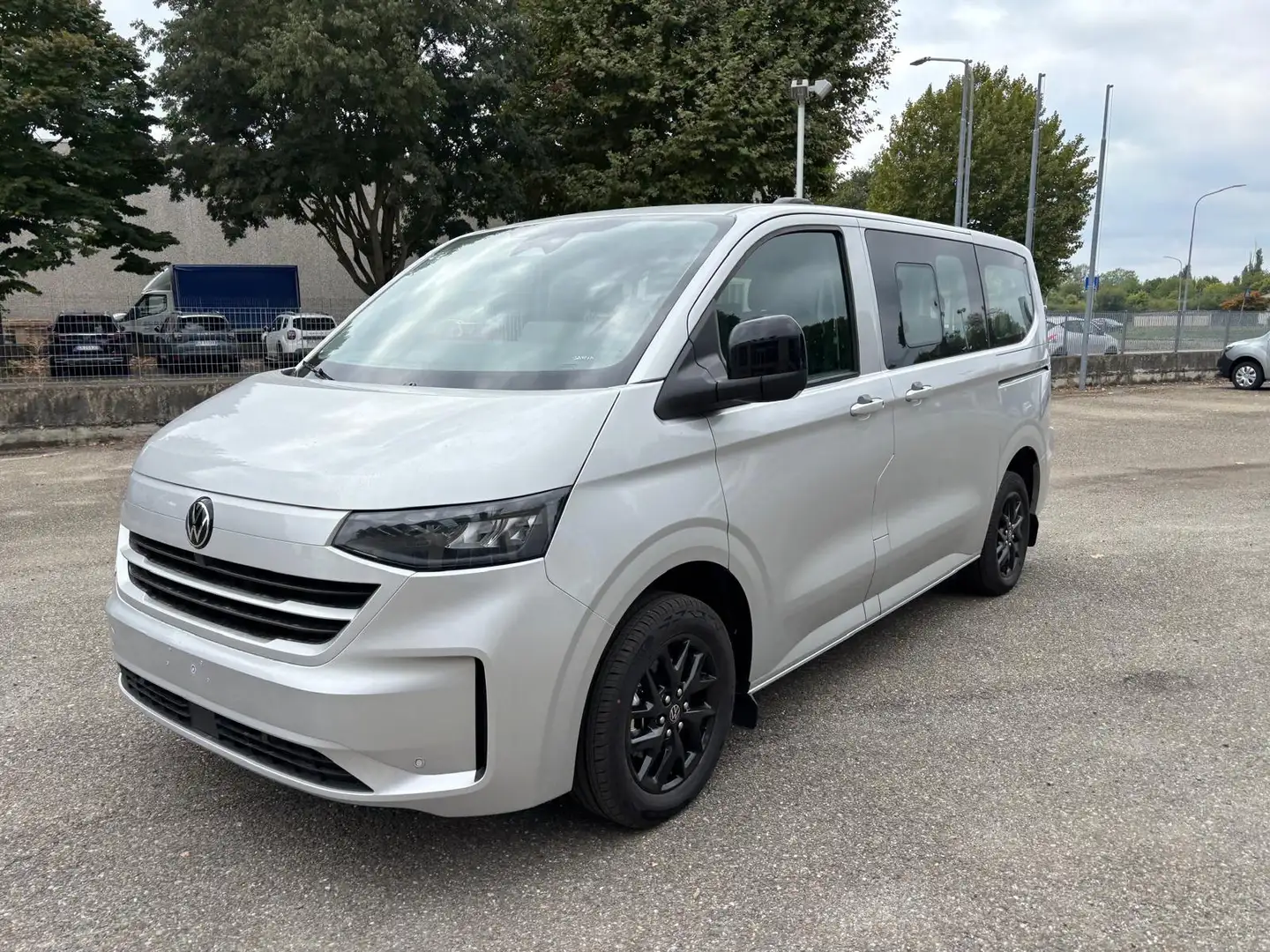 Volkswagen T7 Caravelle e-Caravelle Life Elettrico 160 kW post auto L1 Argintiu - 1