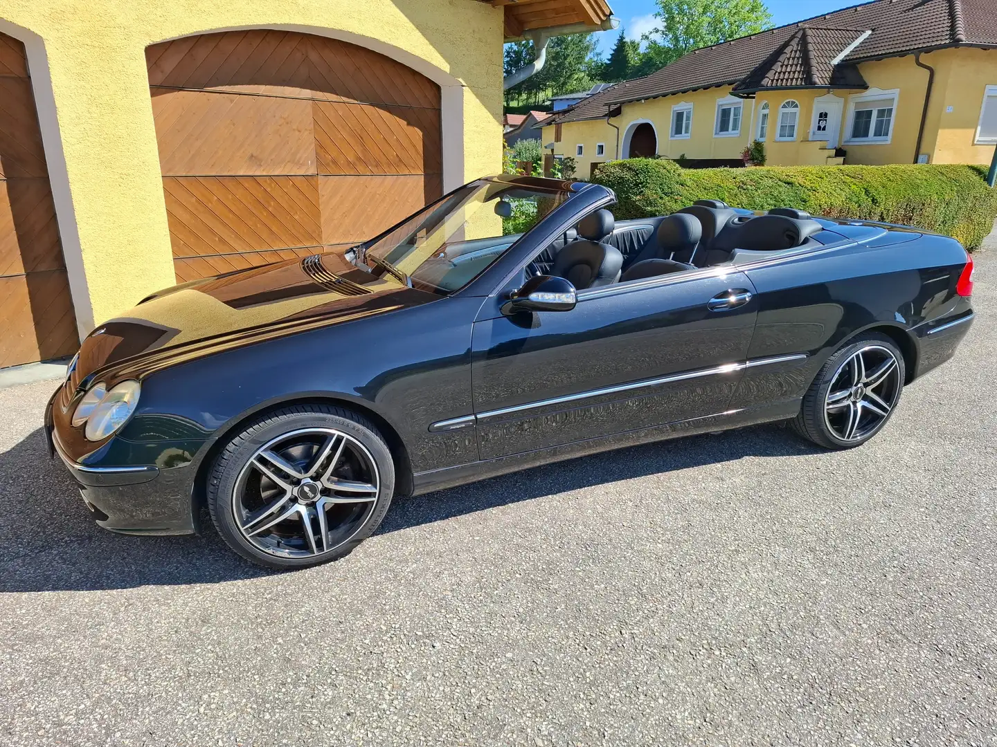 Mercedes-Benz CLK 320 CLK 320 Cabrio Avantgarde Aut. Avantgarde Černá - 1