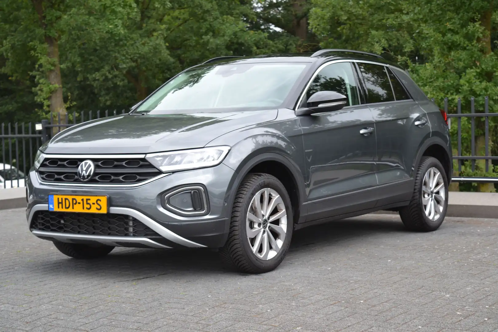 Volkswagen T-Roc 1.5 TSi Style | Navi | Camera | ACC | Climate | St Grijs - 1