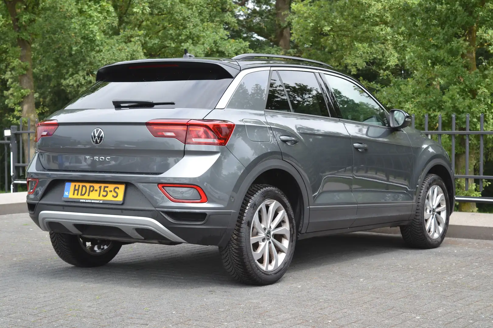 Volkswagen T-Roc 1.5 TSi Style | Navi | Camera | ACC | Climate | St Grijs - 2