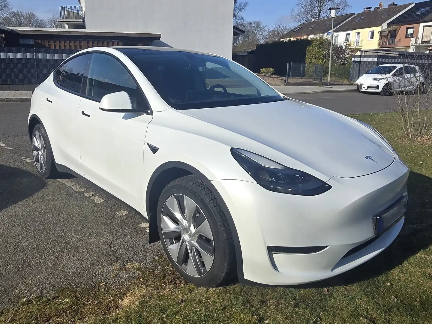 Tesla Model Y Long Range Dual Motor AWD Weiß - 1
