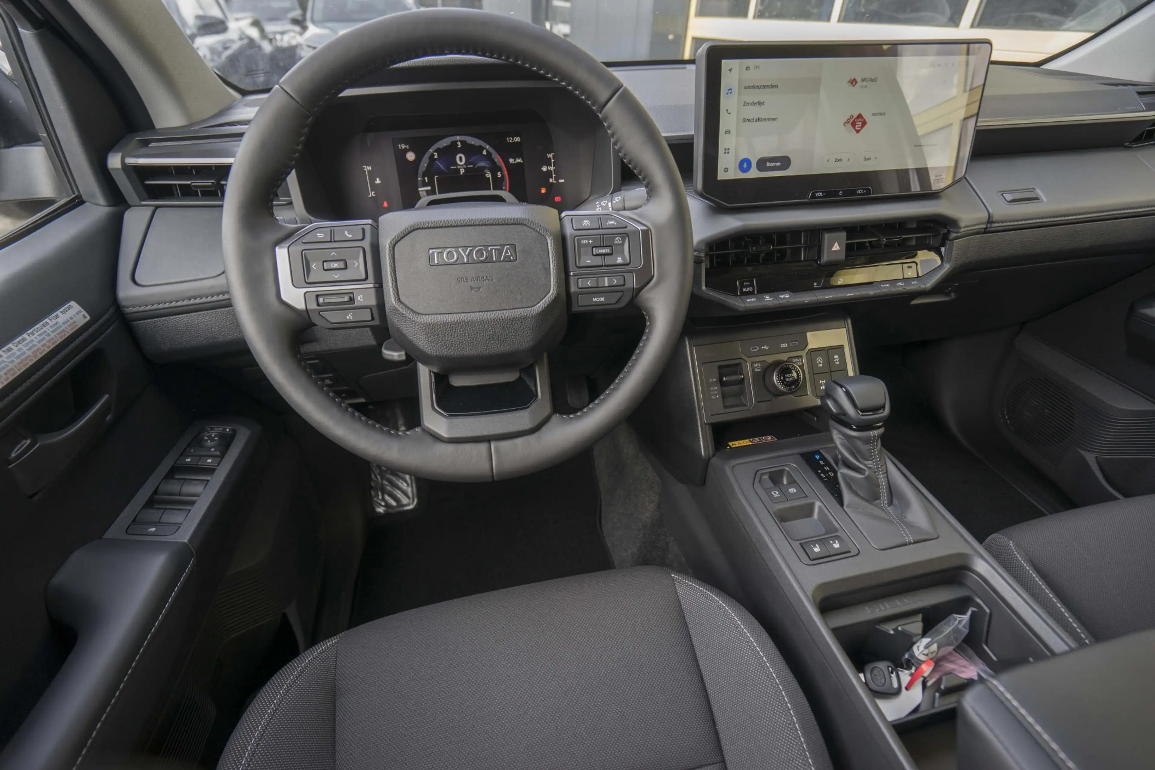 Toyota Hilux 2.8 D-4D MHEV Double Cab Auto 4WD Comfort — photo 11