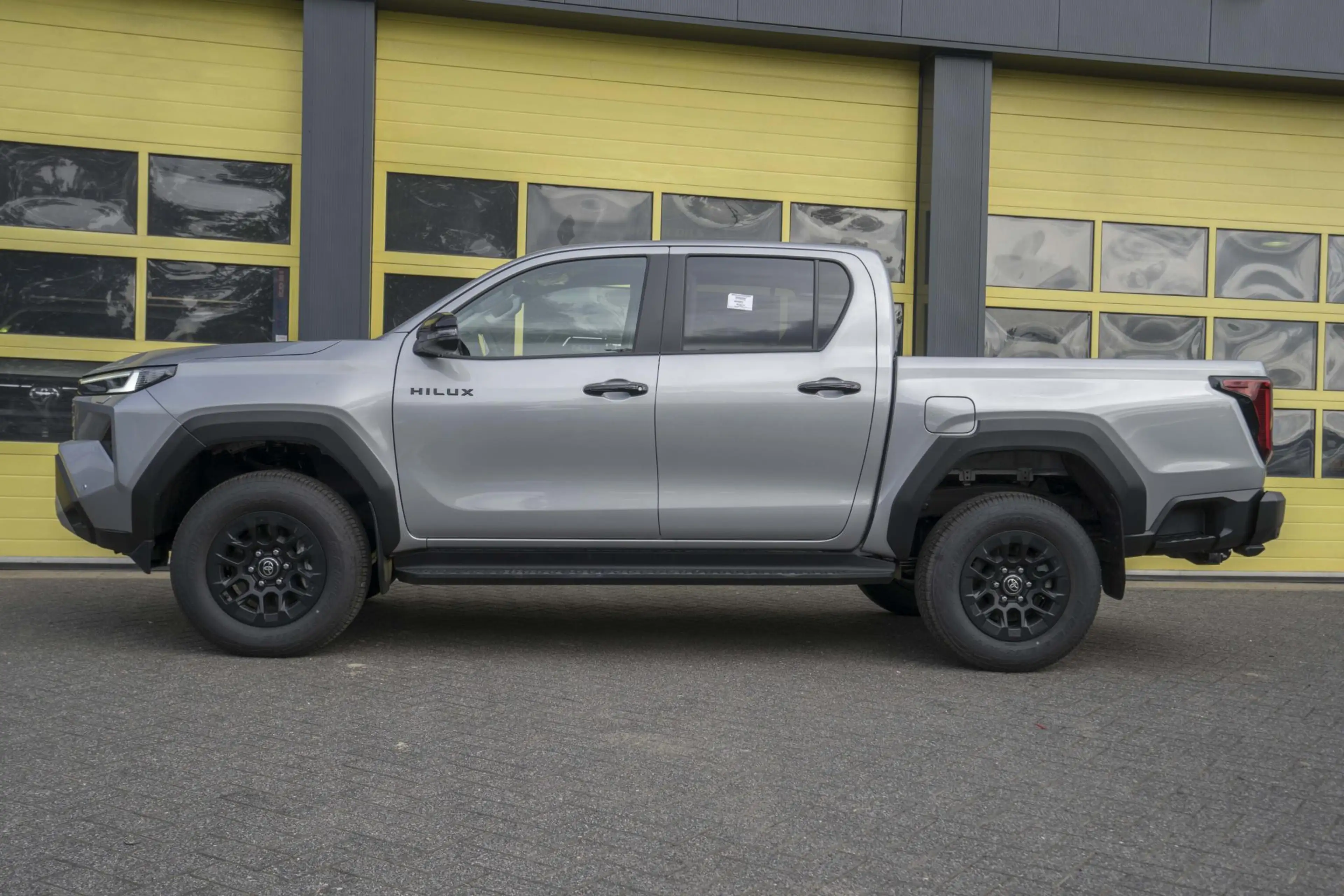Toyota Hilux 2.8 D-4D MHEV Double Cab Auto 4WD Comfort — photo 8