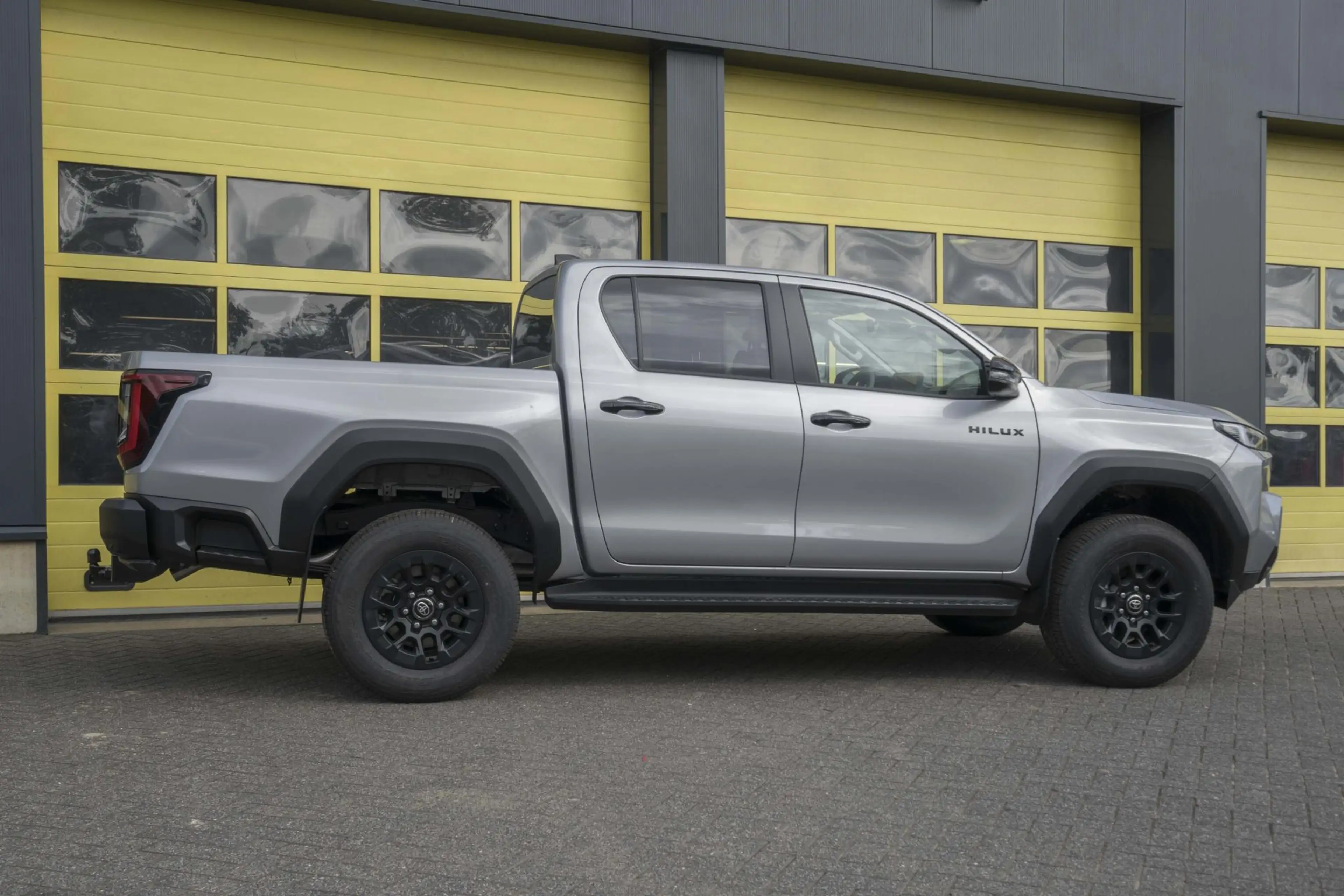 Toyota Hilux 2.8 D-4D MHEV Double Cab Auto 4WD Comfort — photo 3