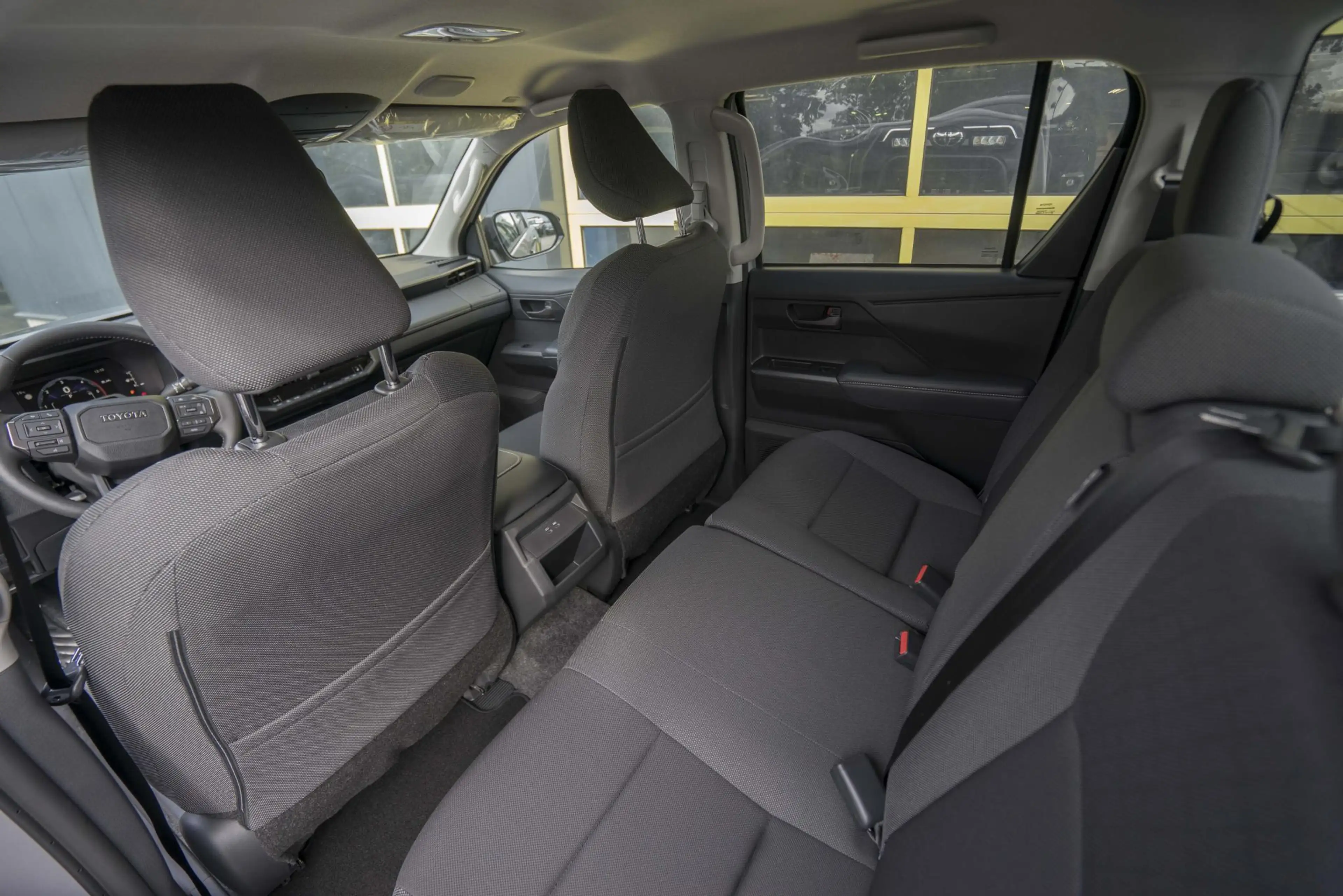 Toyota Hilux 2.8 D-4D MHEV Double Cab Auto 4WD Comfort — photo 15