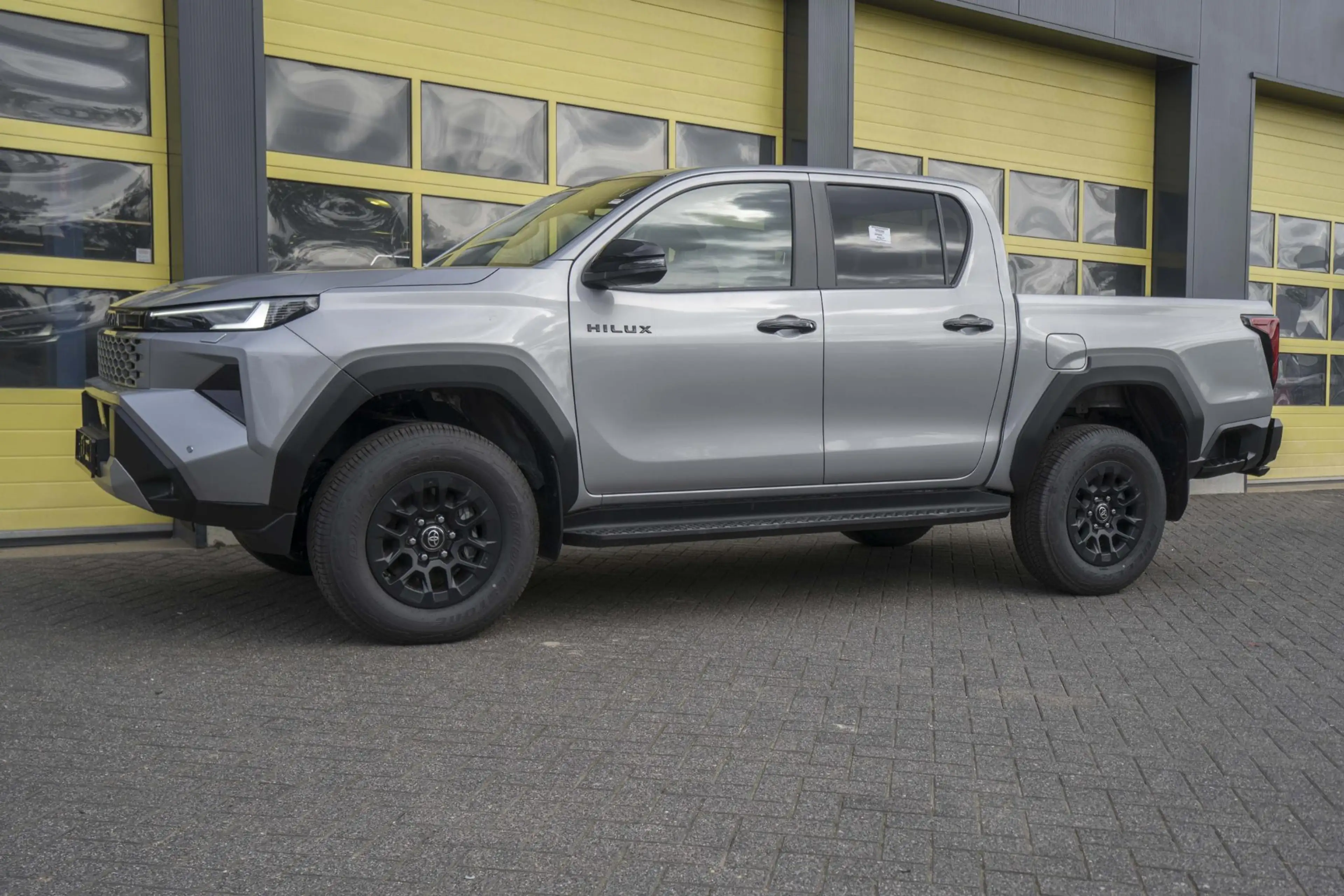 Toyota Hilux 2.8 D-4D MHEV Double Cab Auto 4WD Comfort — photo 9