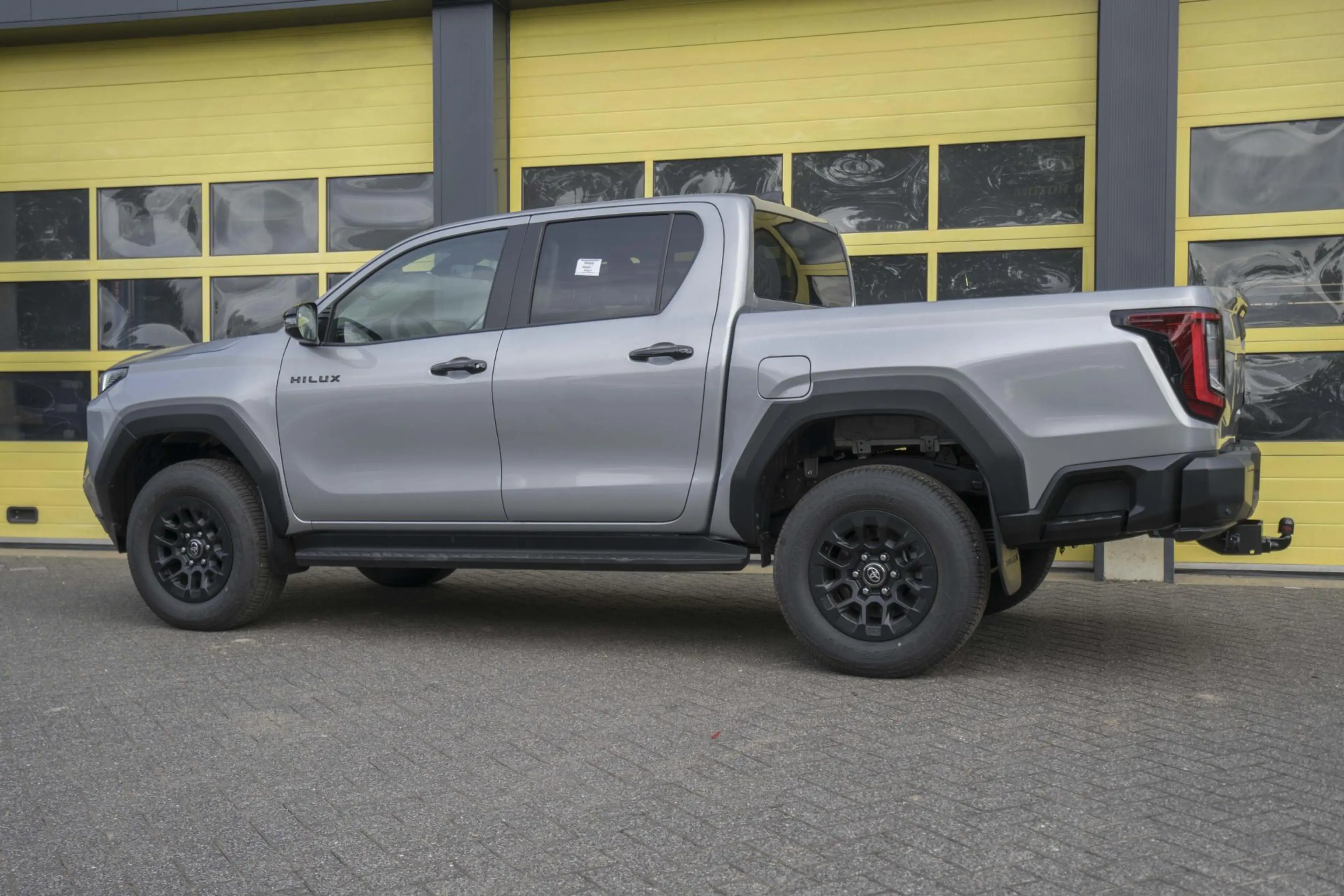 Toyota Hilux 2.8 D-4D MHEV Double Cab Auto 4WD Comfort — photo 7