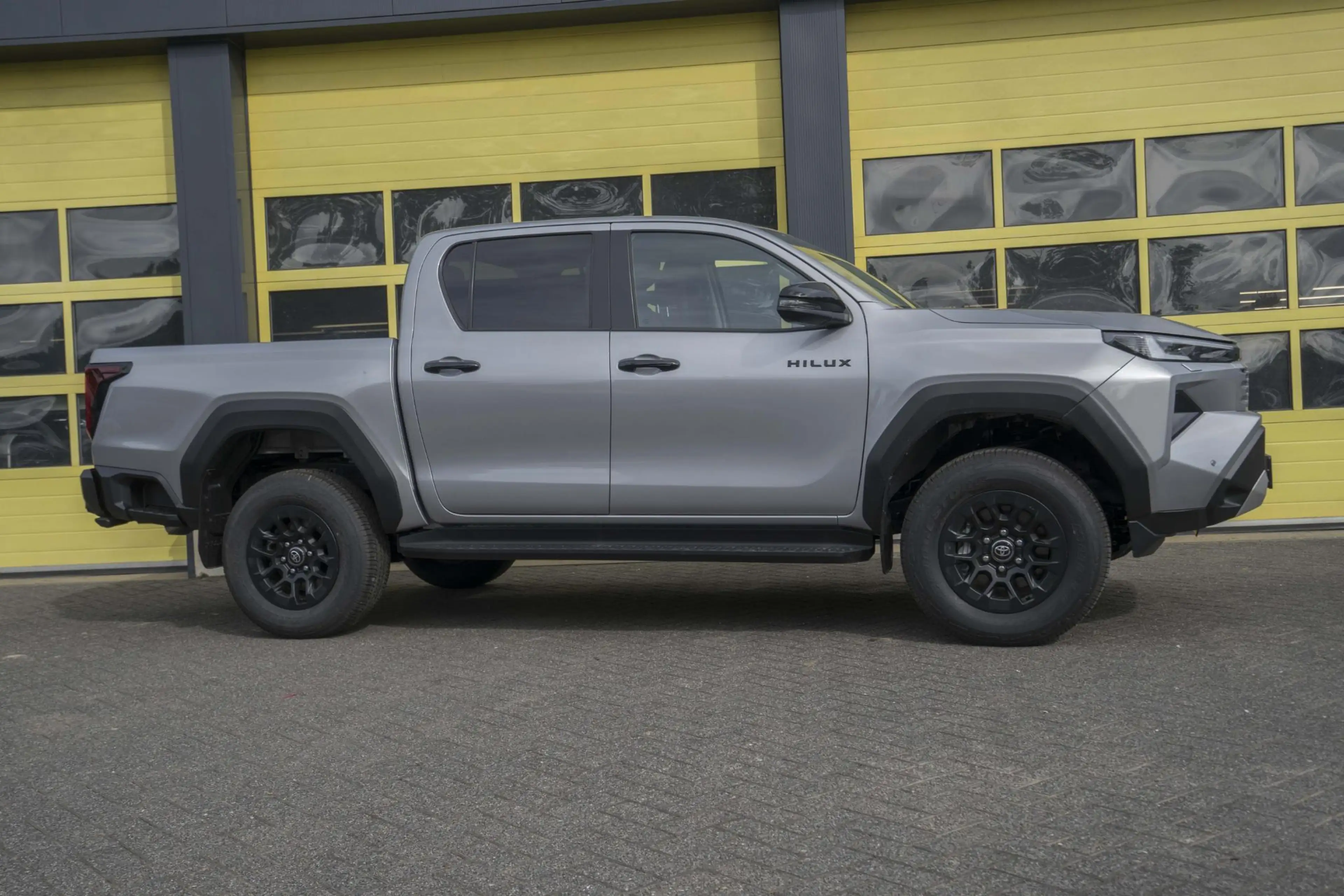Toyota Hilux 2.8 D-4D MHEV Double Cab Auto 4WD Comfort — photo 2
