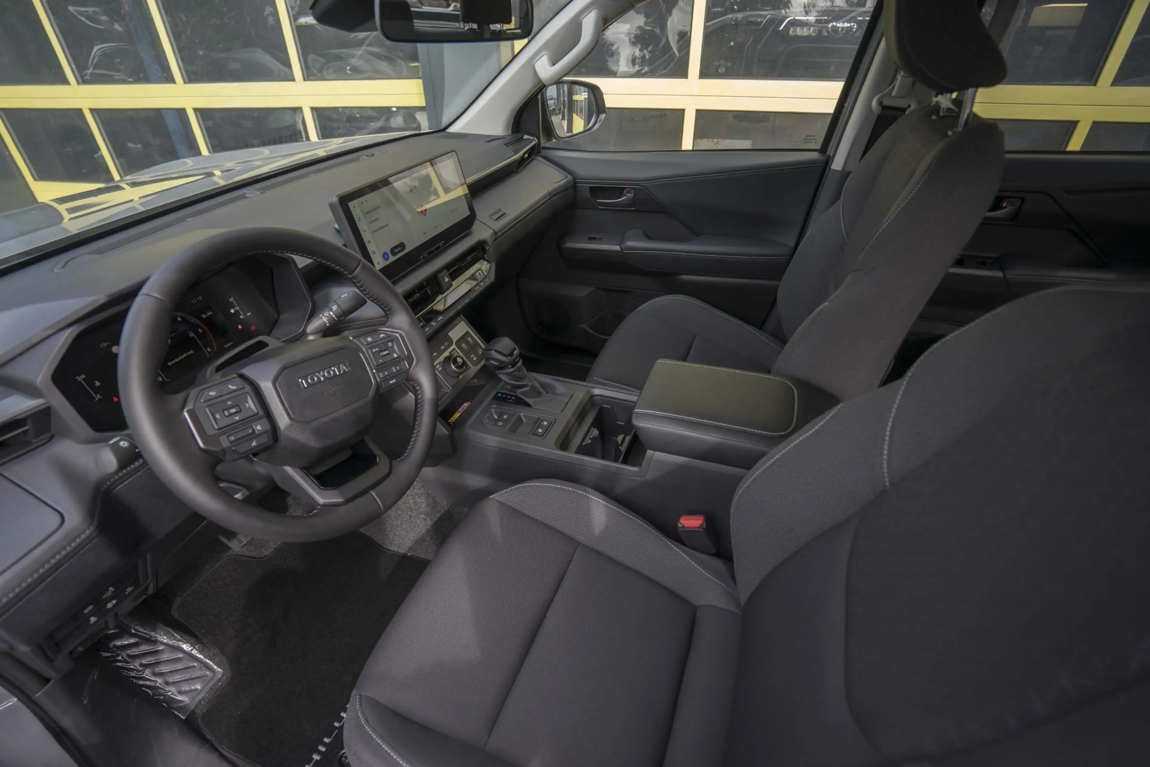 Toyota Hilux 2.8 D-4D MHEV Double Cab Auto 4WD Comfort — photo 13