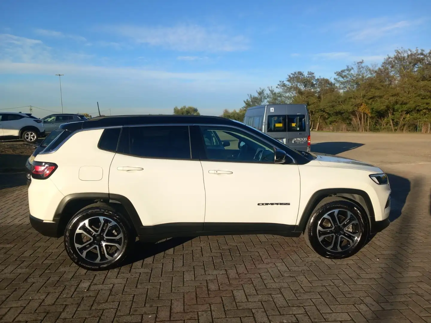 Jeep Compass 1.3 turbo t4 phev Limited 4xe auto Bianco - 2