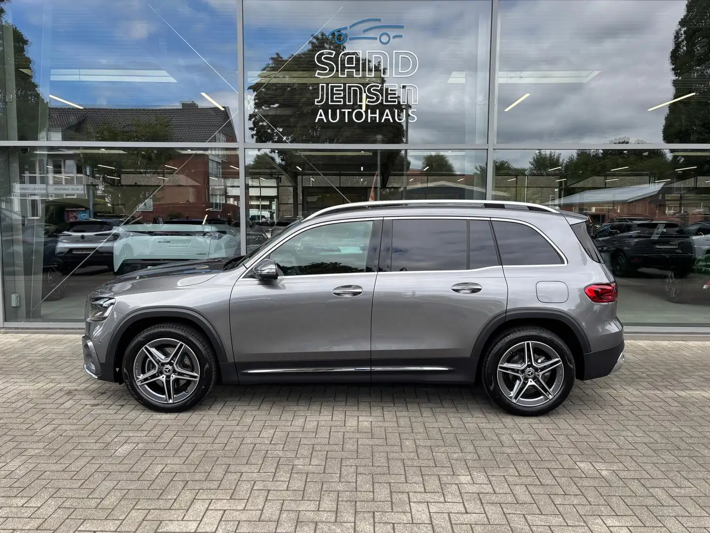 Mercedes-Benz GLB 200 AMG Line Advanced Plus Distr AHK Standhz Gri - 2