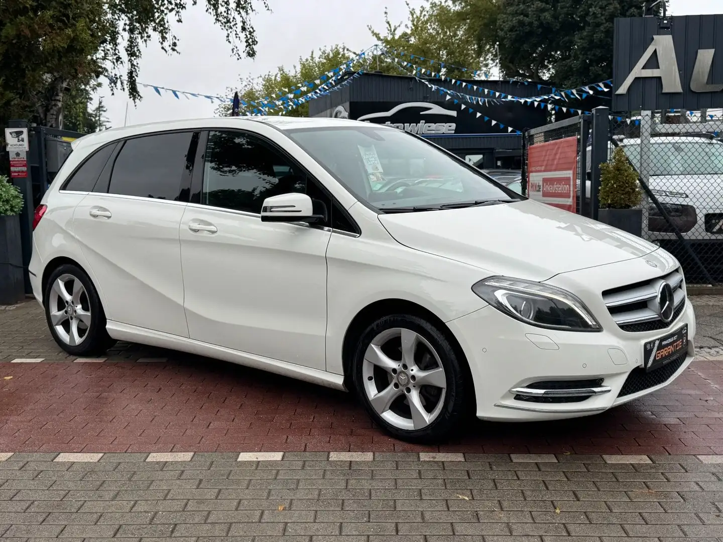 Mercedes-Benz B 180 B180CDI Edition 1*Nav*Temp*Szhz*Leder*AHK*Kamera Wit - 1