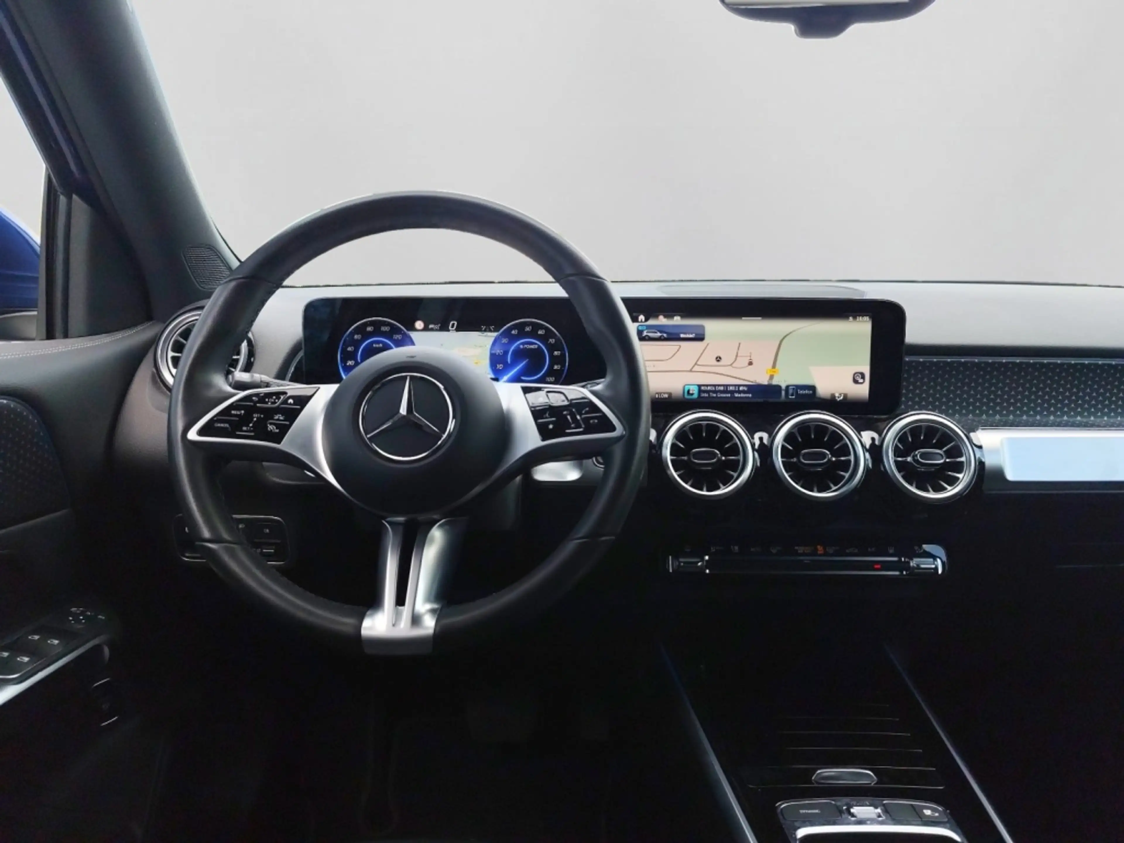 Mercedes-Benz EQB 300 4M PROGRESSIVE|7-SITZE|MBUX|DISTR|KAM — photo 10
