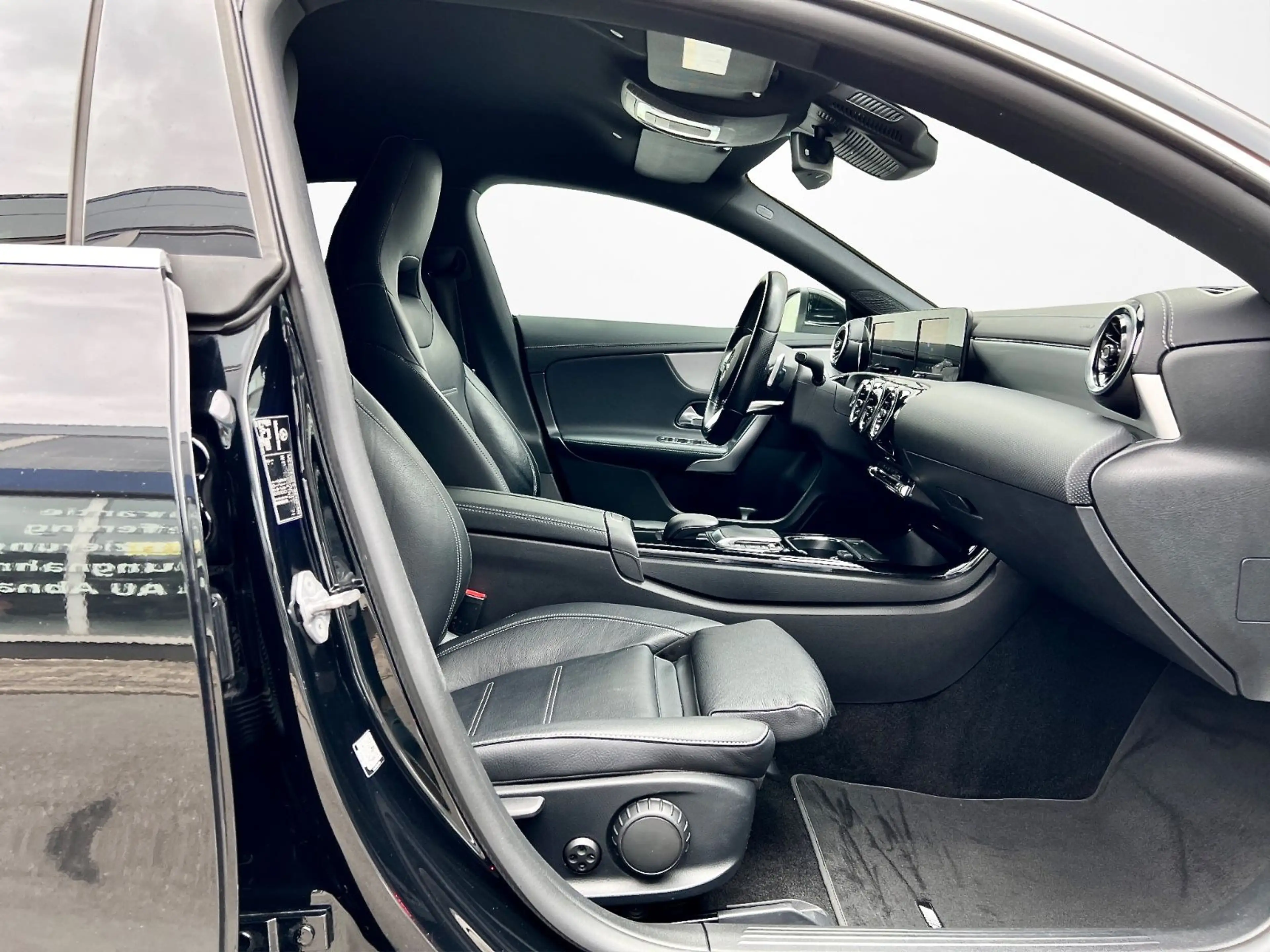 Mercedes-Benz CLA 220 CLA 220 d SB AMG DCT*LED*VOLLLEDER*360°*AHK* — photo 11