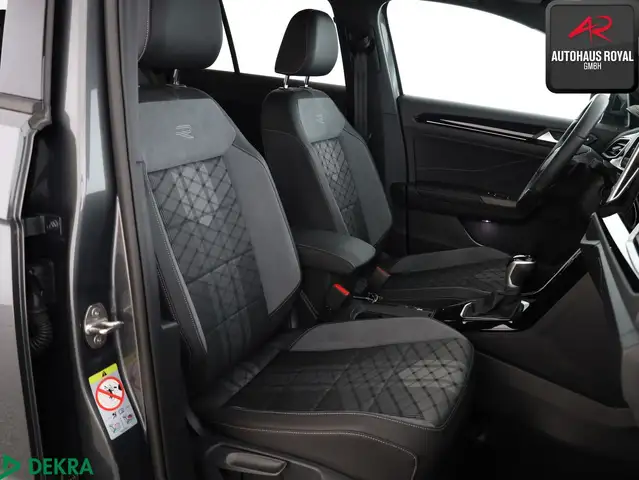 Volkswagen T-Roc view 12