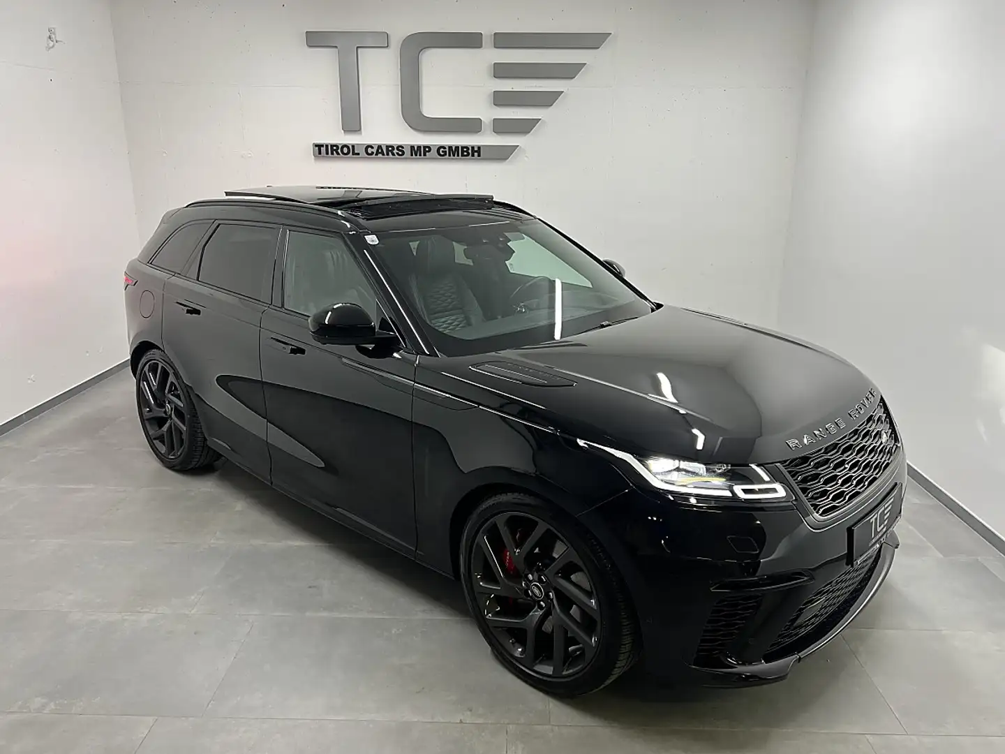 Land Rover Range Rover Velar P550 Allrad SVR Dynamic Aut. Schwarz - 1