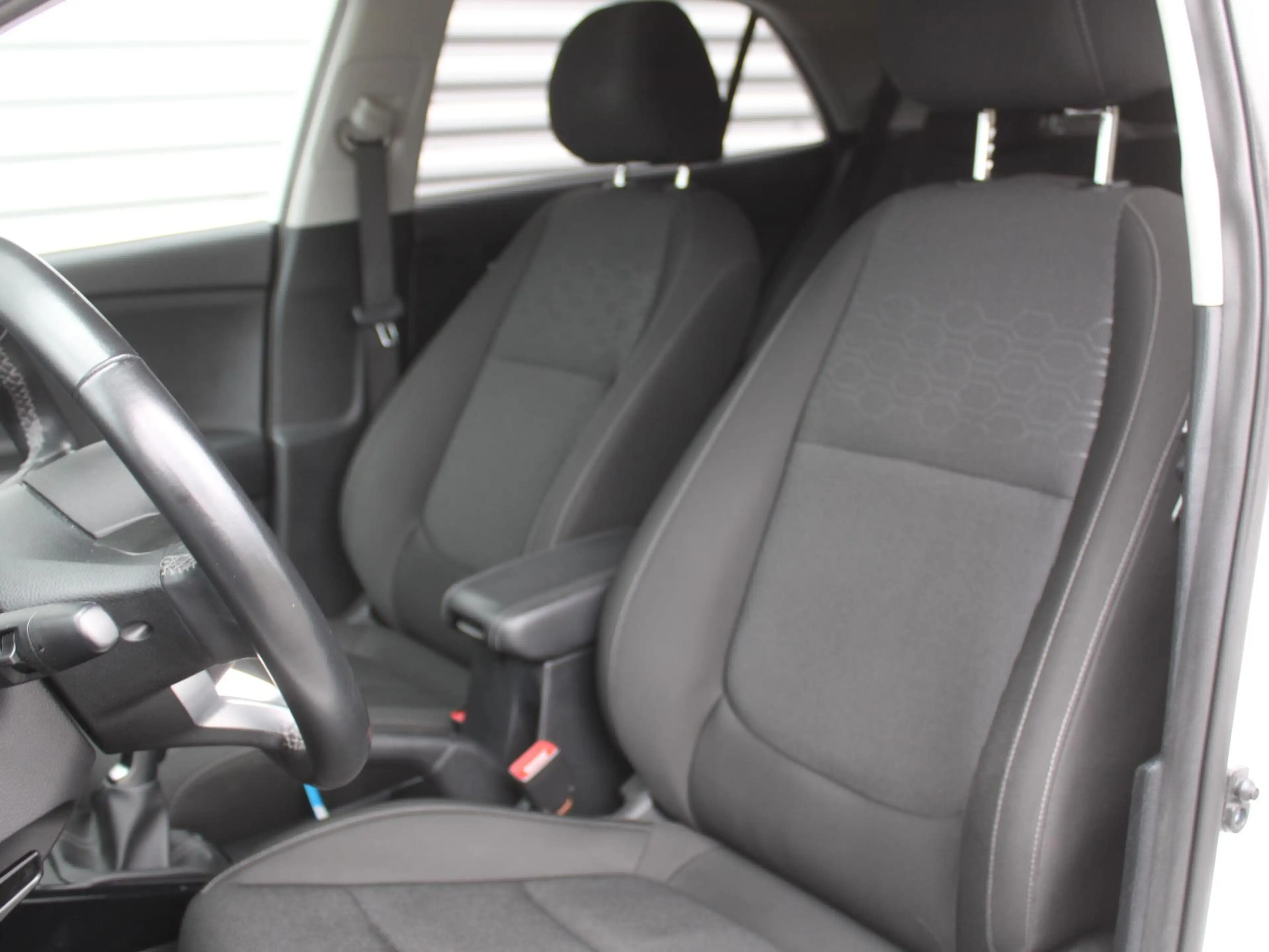 Kia Rio 1.0 T-GDi MHEV DynamicPlusLine | BTW Auto | Navi | — photo 25