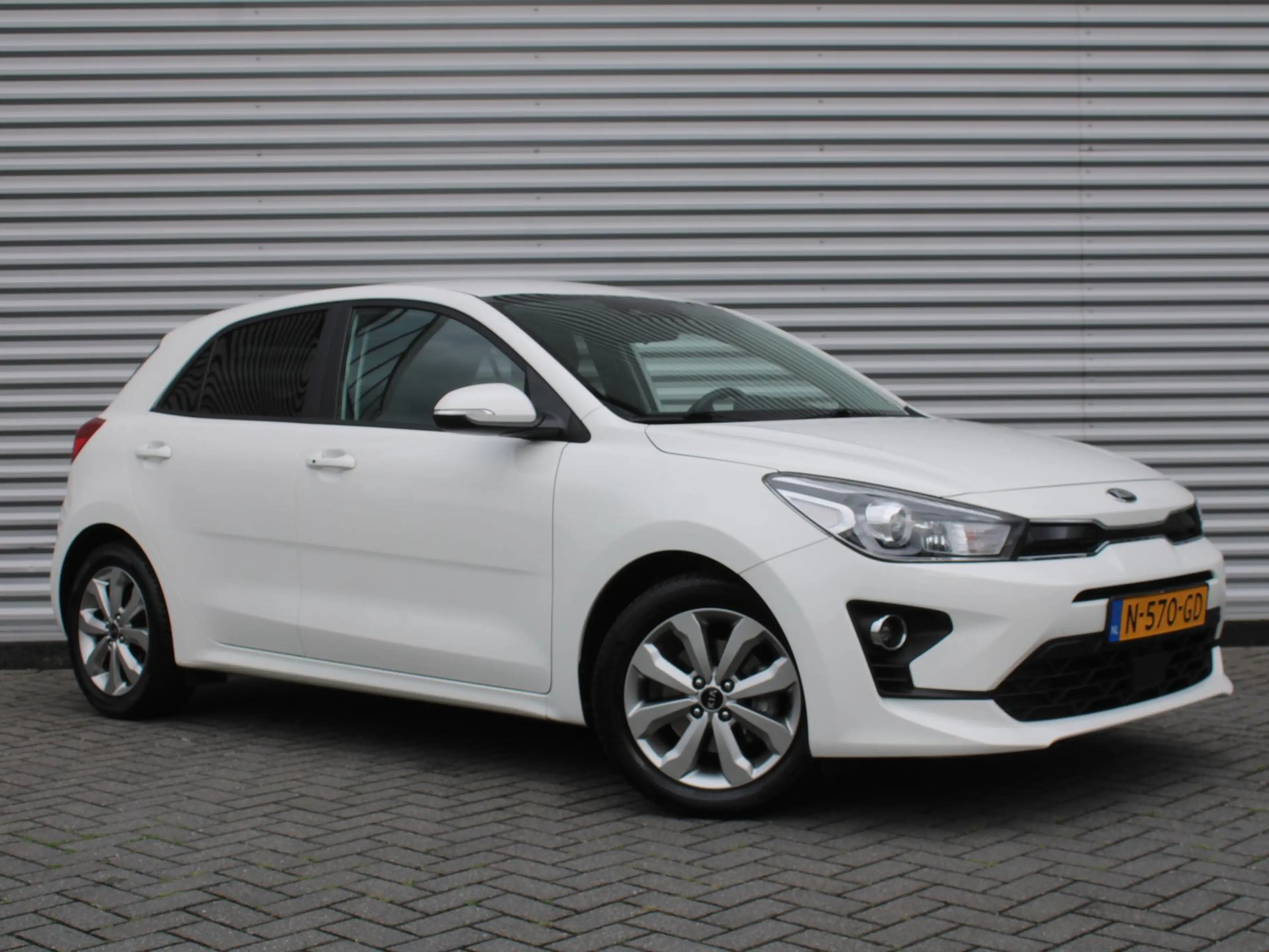 Kia Rio 1.0 T-GDi MHEV DynamicPlusLine | BTW Auto | Navi | — photo 3
