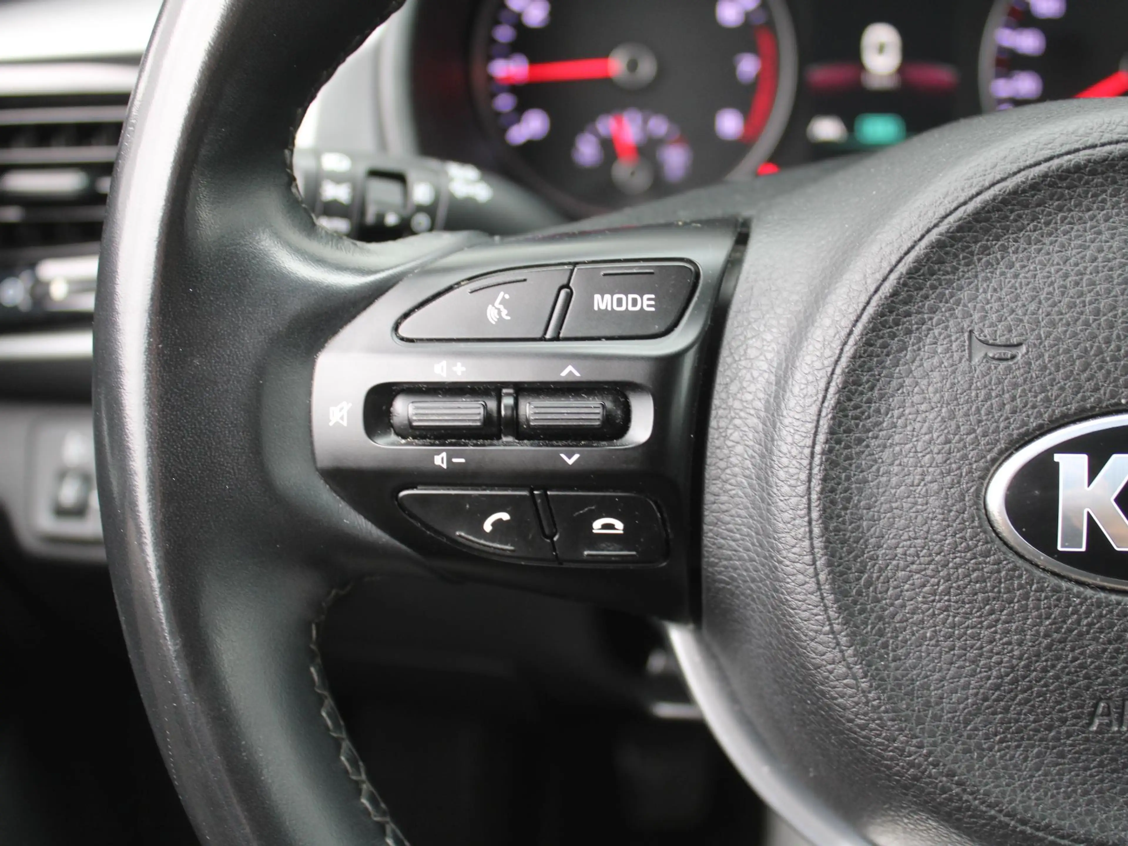 Kia Rio 1.0 T-GDi MHEV DynamicPlusLine | BTW Auto | Navi | — photo 12