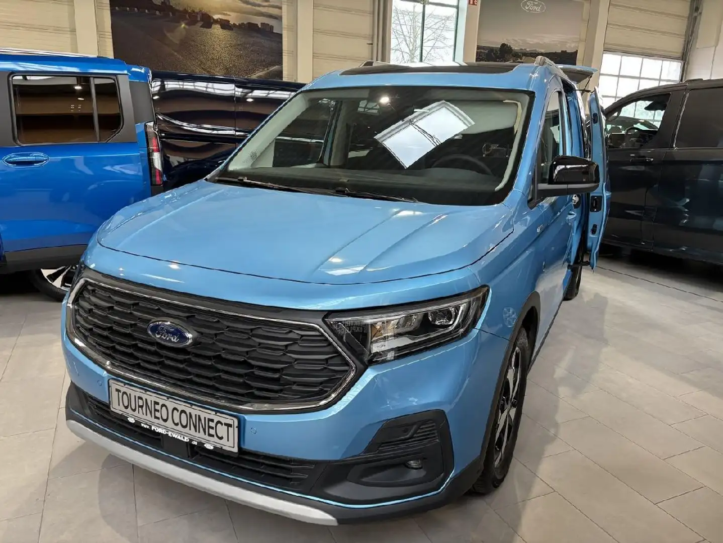 Ford Grand Tourneo Active Blau - 1