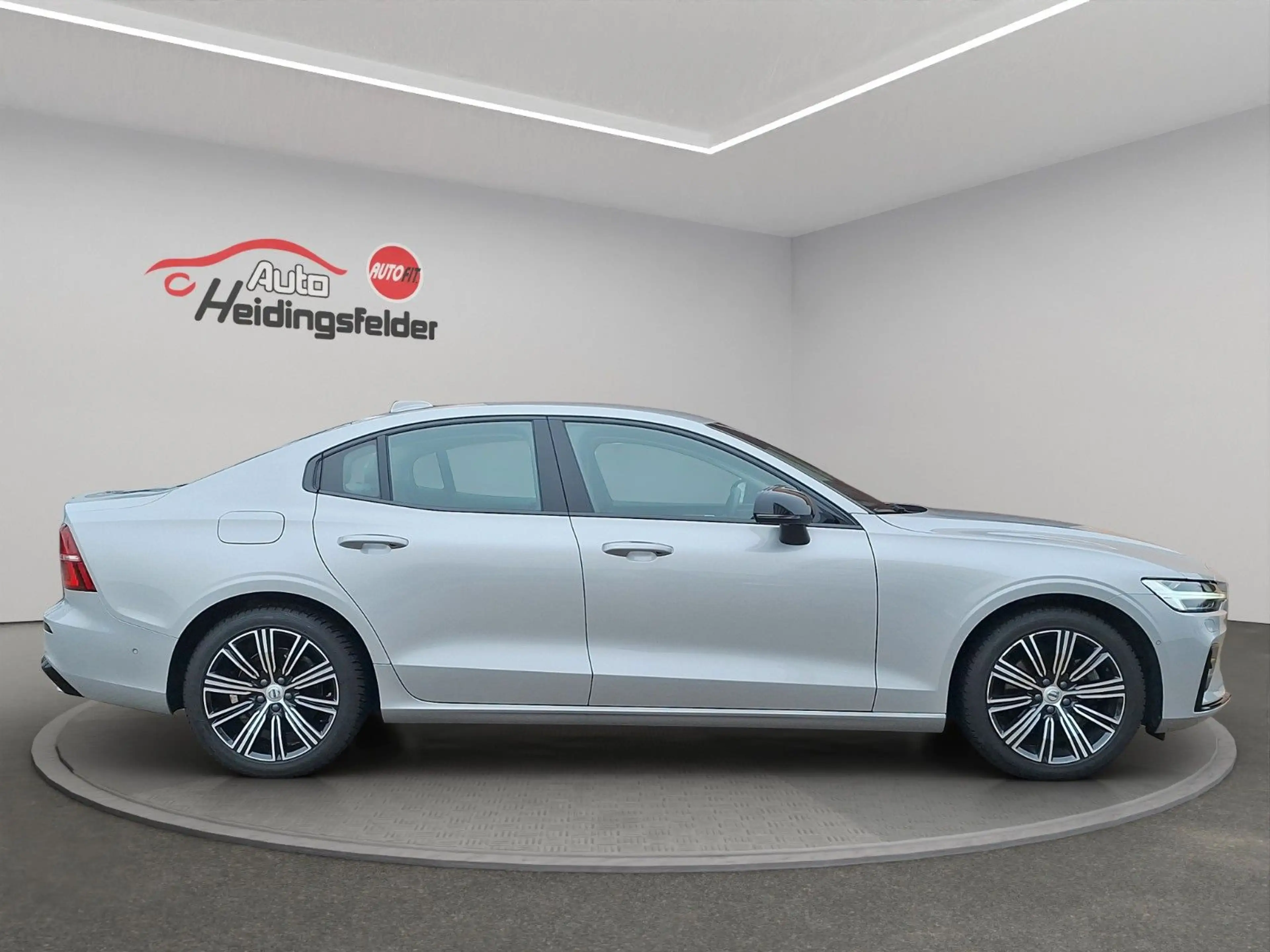 Volvo S60 Lim. Plus Dark,ACC, AHK,PDC, 360°,LED,8-fach — photo 6