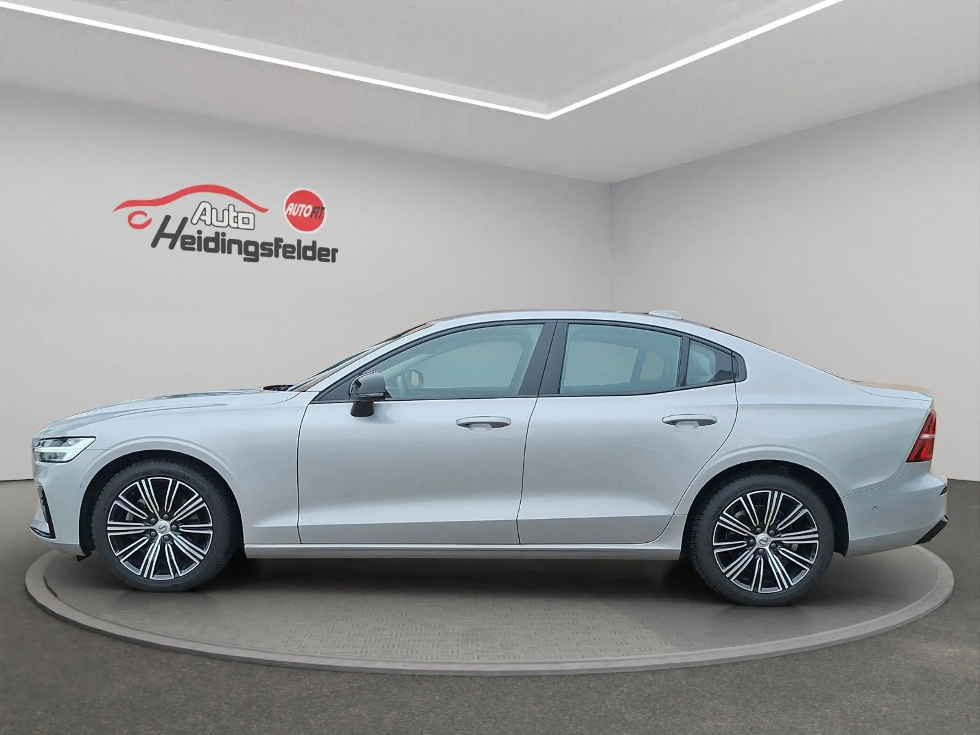 Volvo S60 Lim. Plus Dark,ACC, AHK,PDC, 360°,LED,8-fach — photo 2