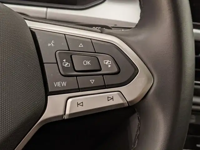 Volkswagen T-Roc view 11