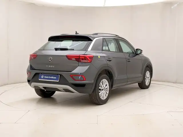 Volkswagen T-Roc view 4