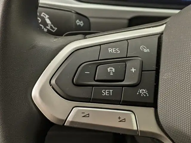 Volkswagen T-Roc view 10
