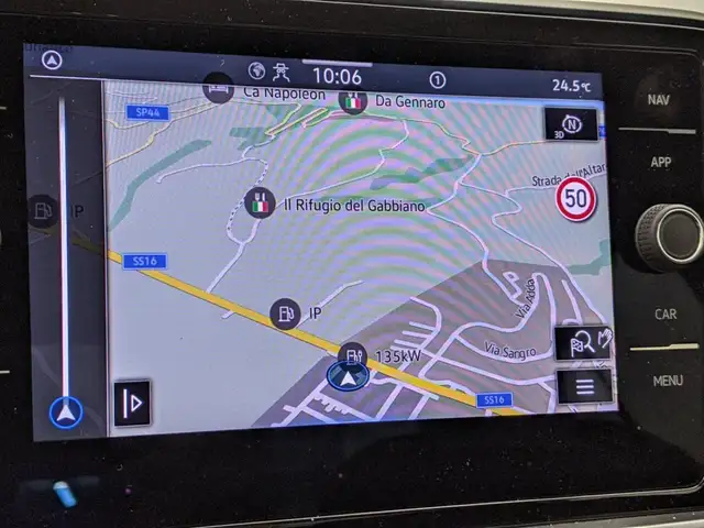 Volkswagen T-Roc view 14