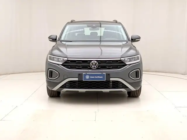 Volkswagen T-Roc view 2