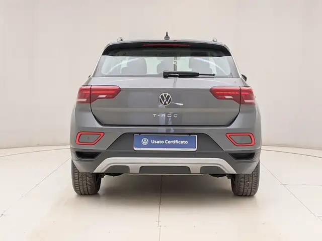 Volkswagen T-Roc view 5