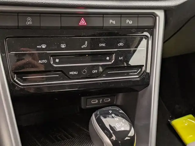 Volkswagen T-Roc view 12