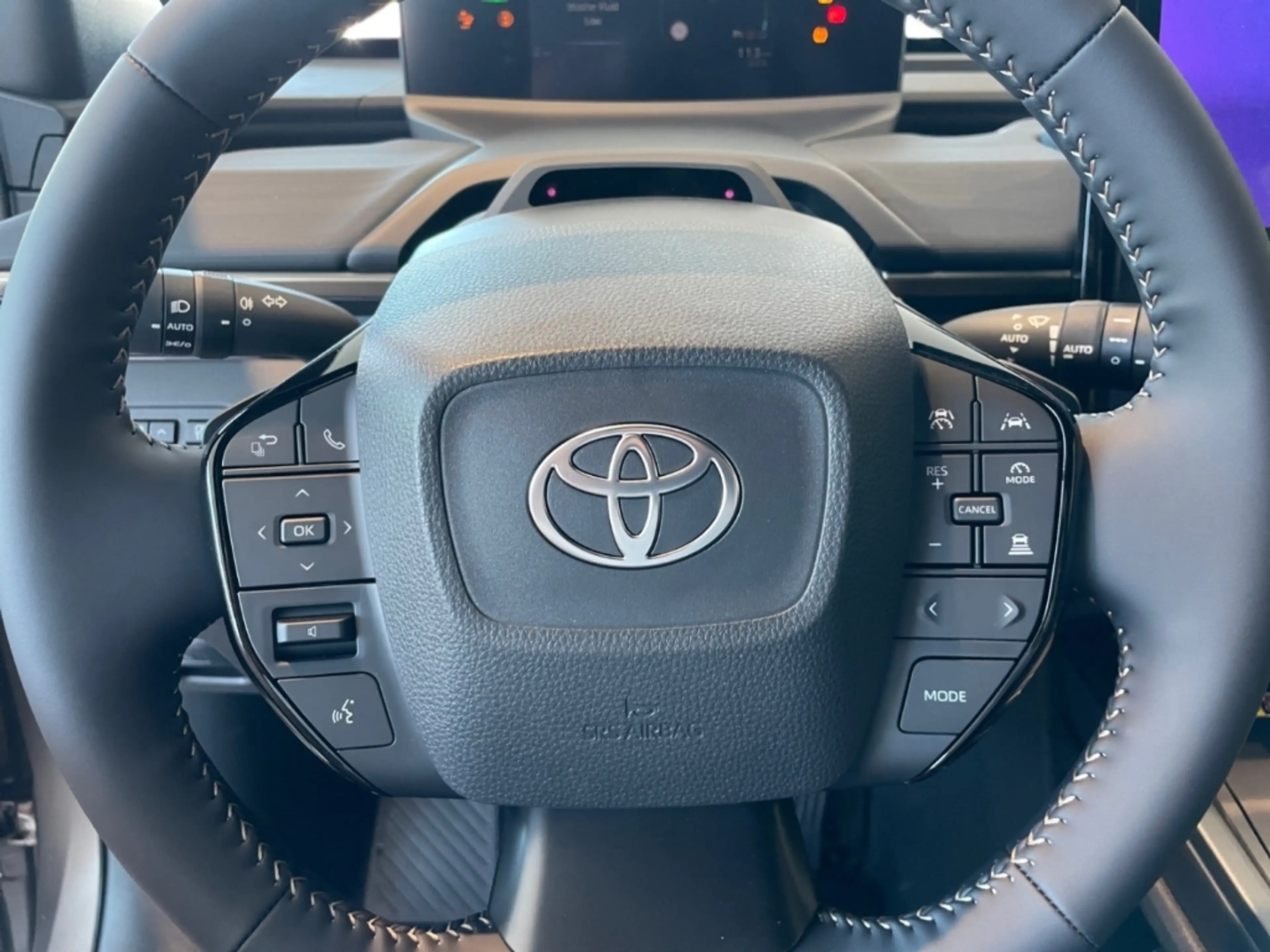 Toyota bZ4X Touring BEV 280kW ECV 4x4 5-tuerig LOUNGE — photo 11