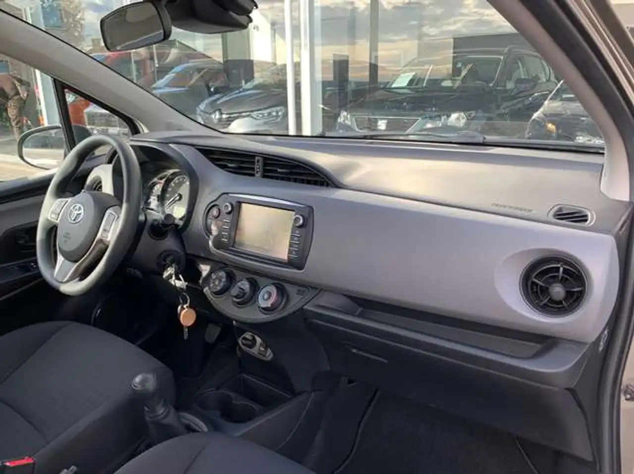 Toyota Yaris Yaris — photo 13