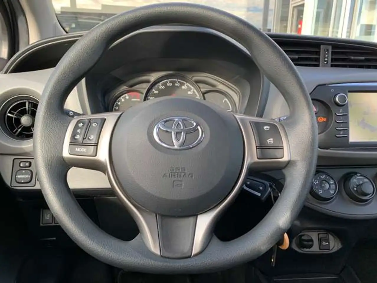 Toyota Yaris Yaris — photo 15