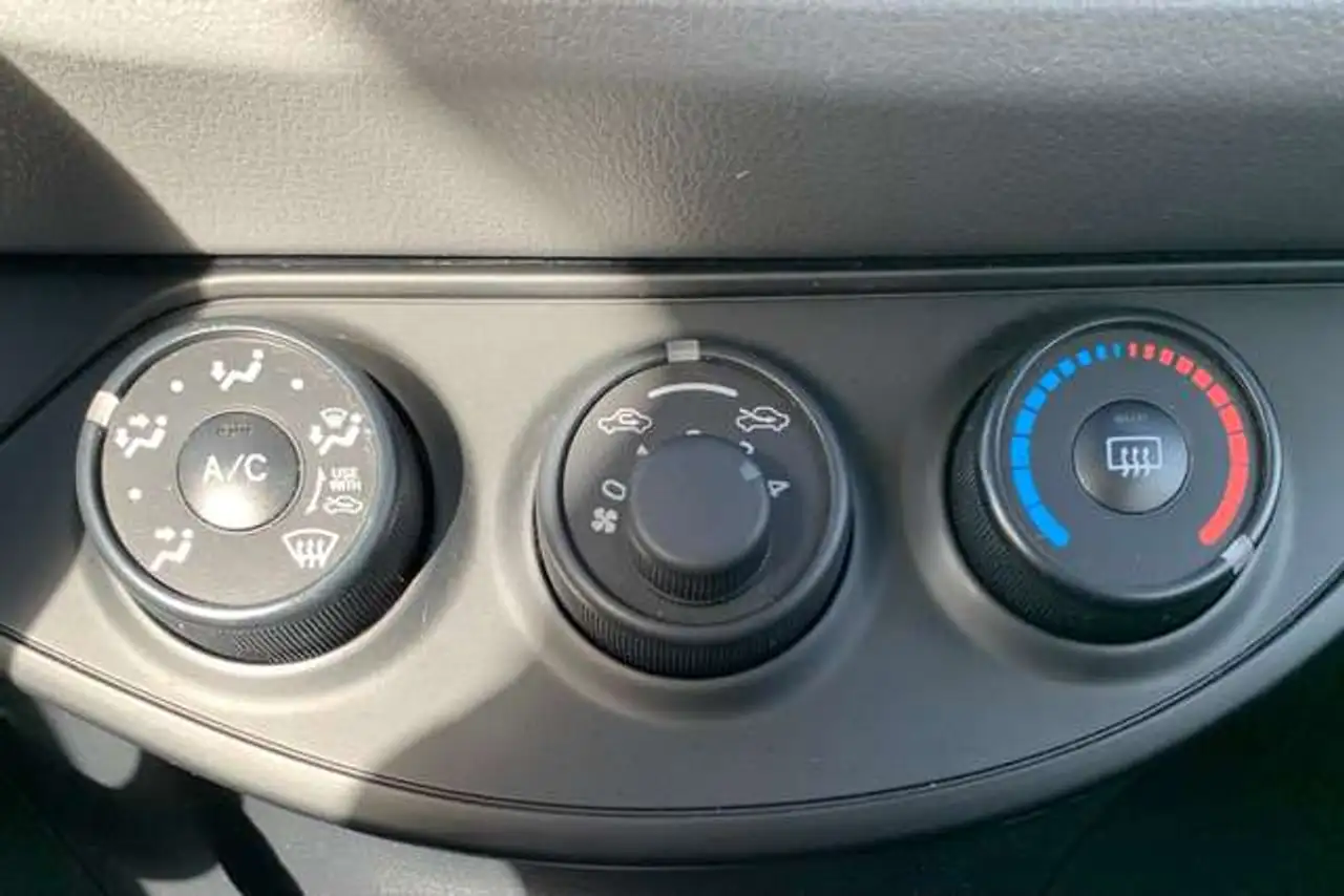 Toyota Yaris Yaris — photo 17