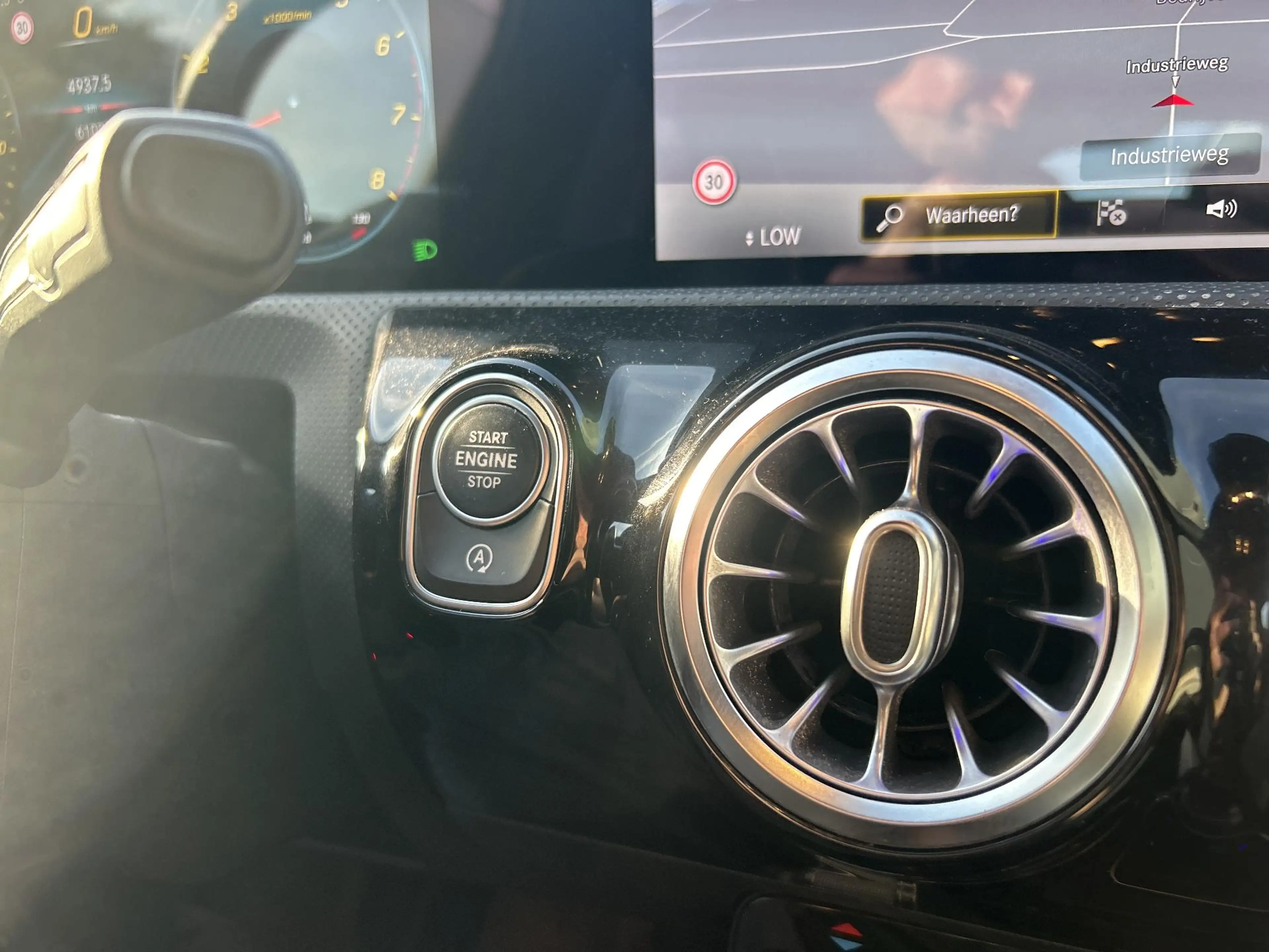 Mercedes-Benz CLA 220 Automaat | 190 PK | Widescreen | Camera | 2 Tone L — photo 13