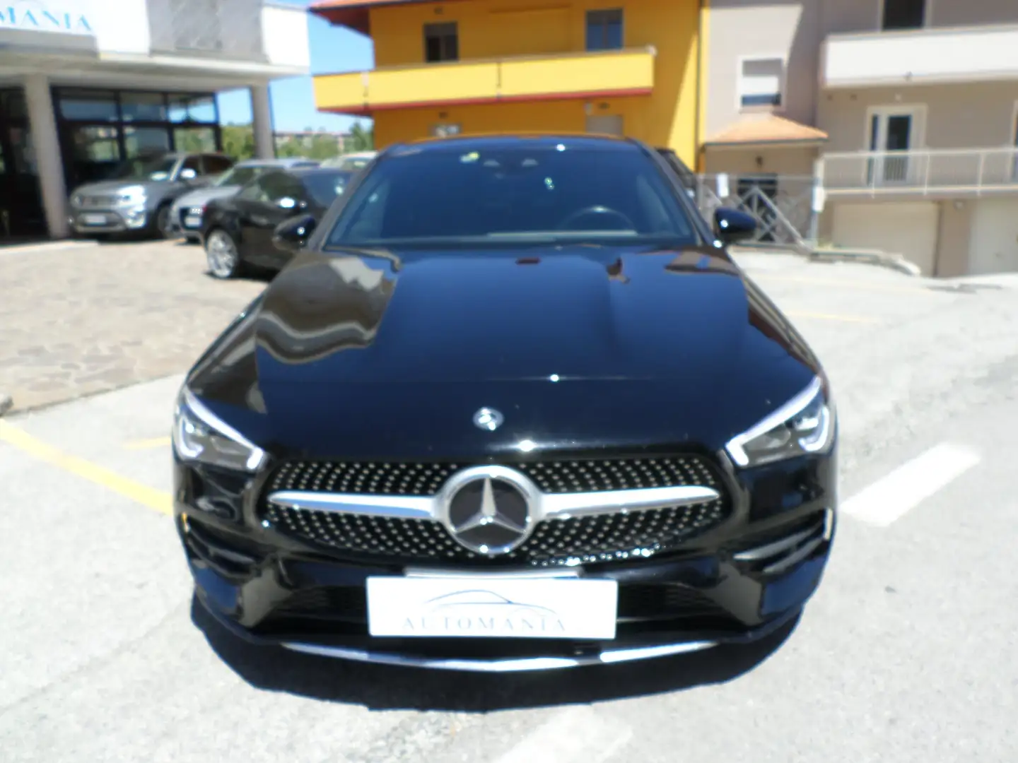 Mercedes-Benz CLA 200 CLA Sh.Brake -Shooting Brake d Premium 4matic auto Schwarz - 2