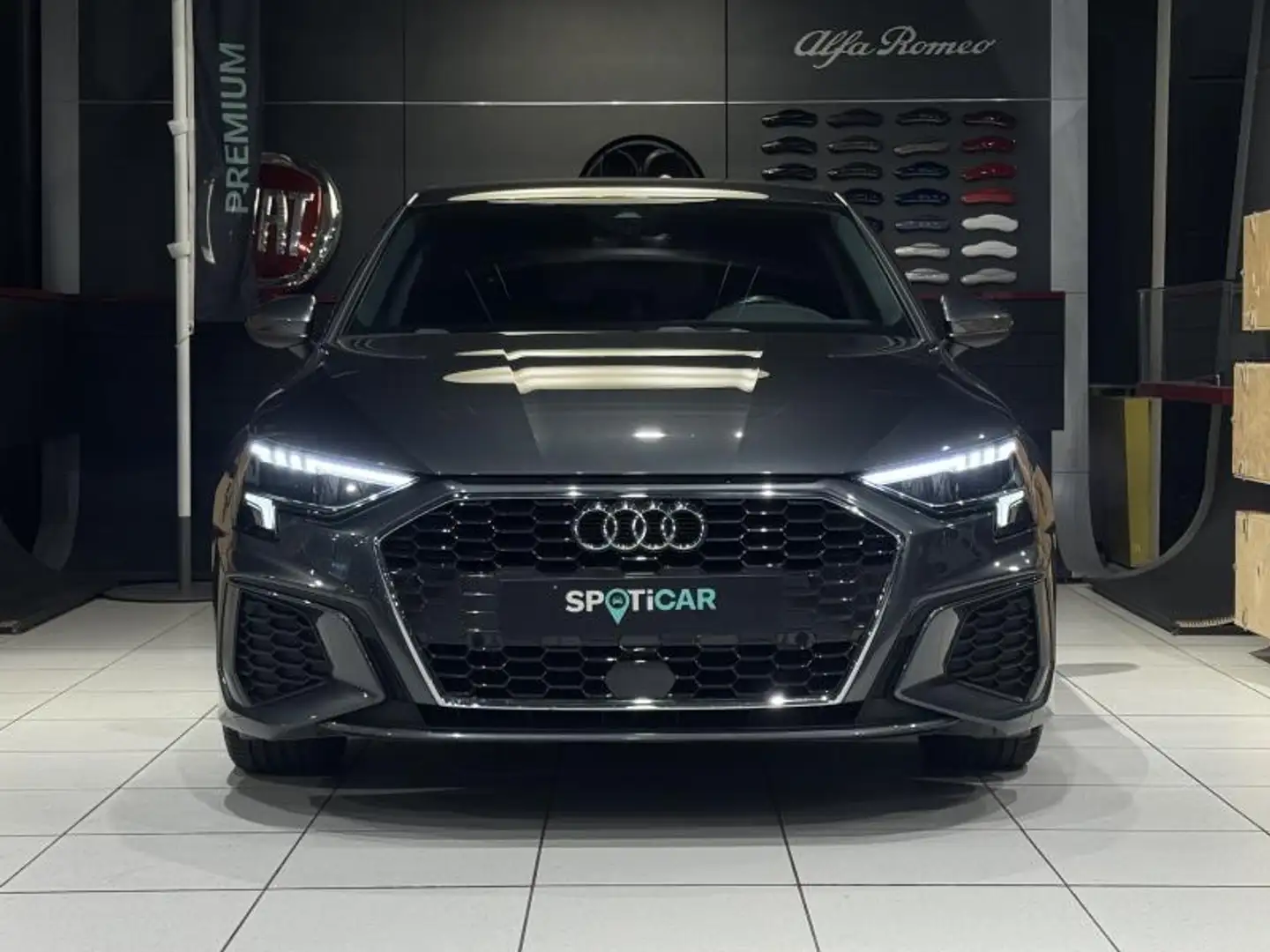 Audi A3 S-Line 30 TFSI Grijs - 2