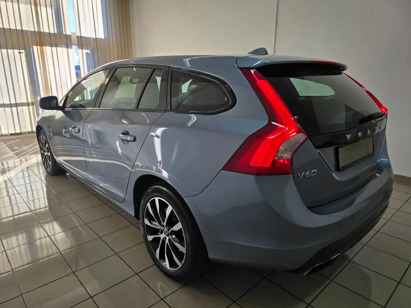 Volvo V60 Automatik Kombi Linje Svart Xenon Navi Leder Bleu - 2