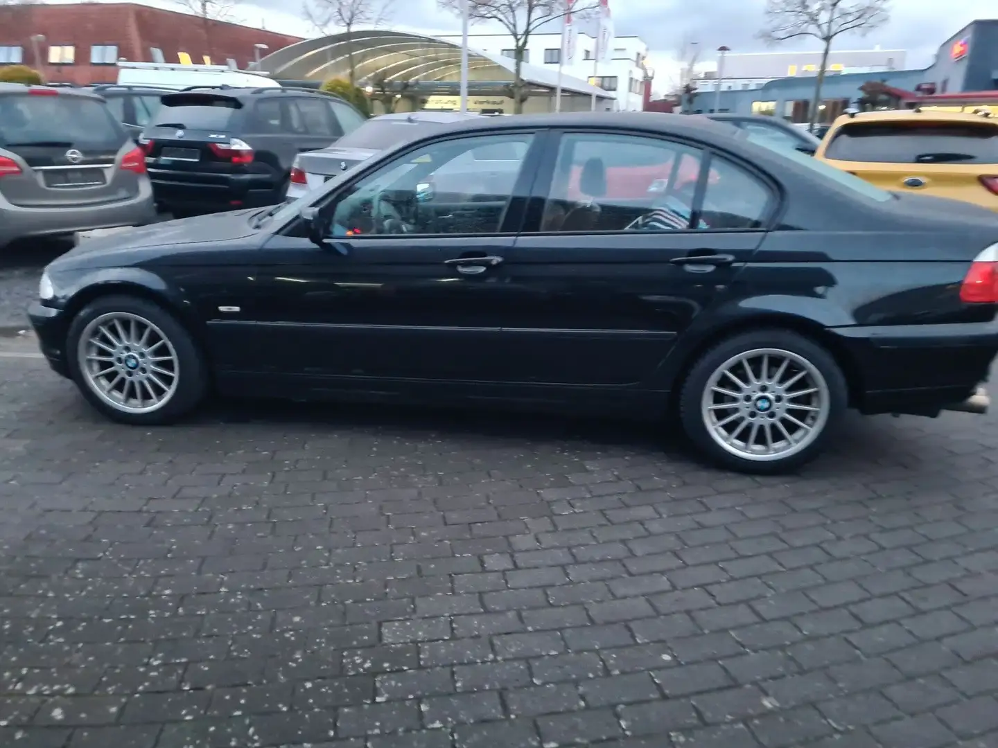BMW 320 Baureihe 3 Lim. 320i Leder ALU M Sport Schwarz - 1