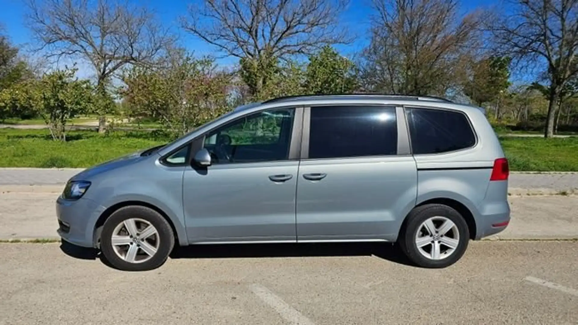 Volkswagen Sharan Advance BlueMotion Gris - 2
