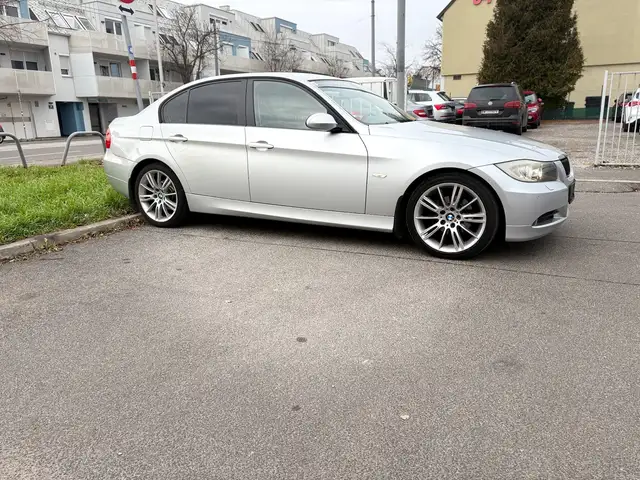 BMW 320 320i Limousine Aut.*Xenon*Navi*Leder*PDC*