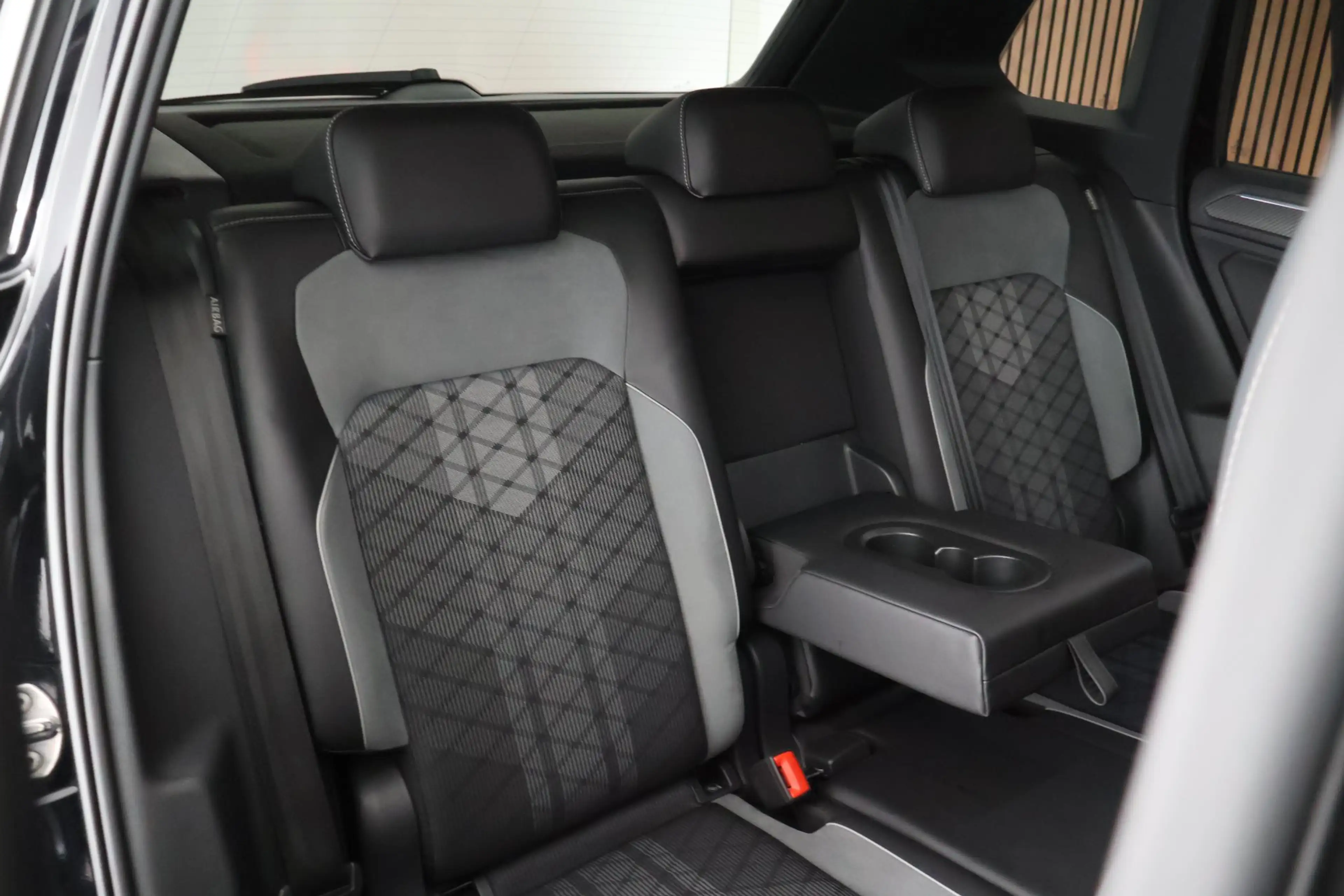 Volkswagen Tiguan 1.4 TSI 245pk eHybrid R-Line Business+ Black Style — photo 38