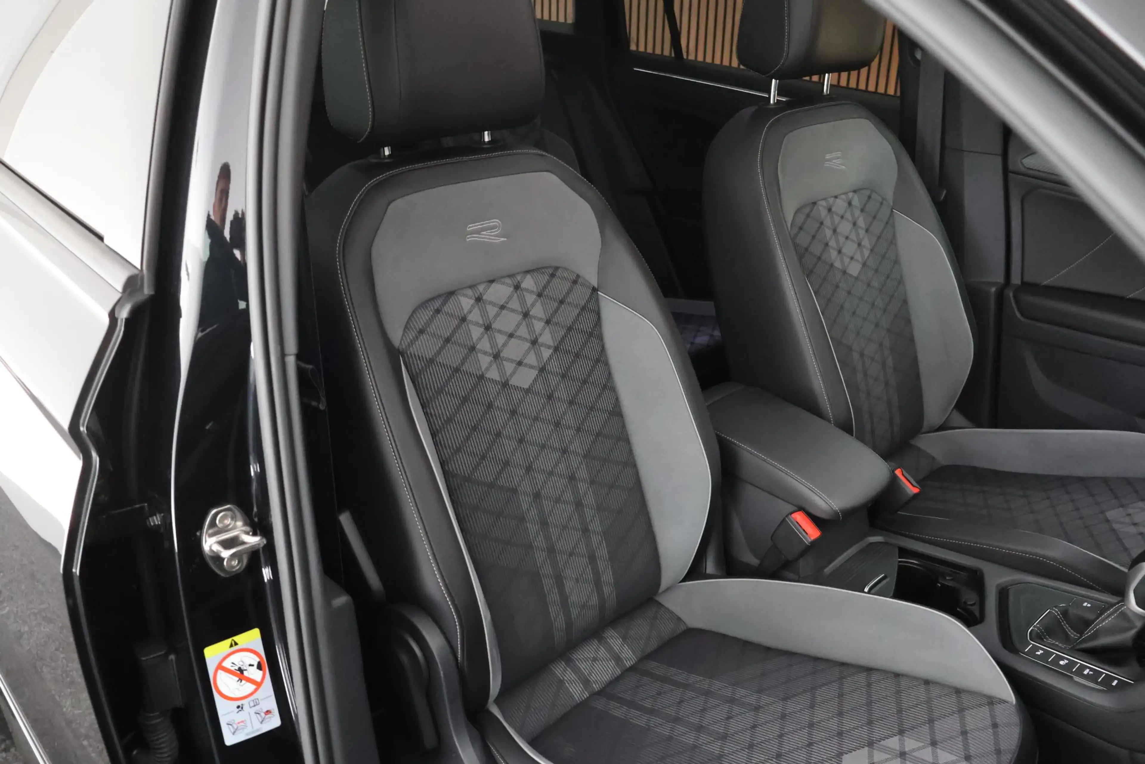 Volkswagen Tiguan 1.4 TSI 245pk eHybrid R-Line Business+ Black Style — photo 2