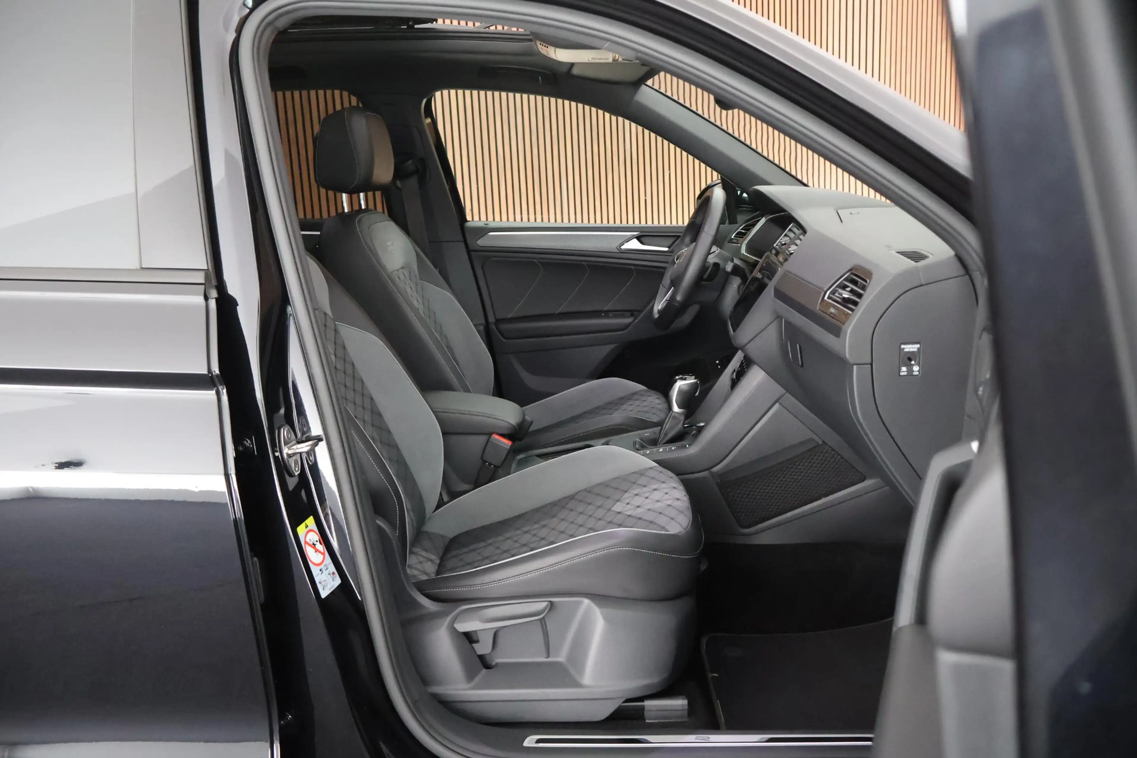 Volkswagen Tiguan 1.4 TSI 245pk eHybrid R-Line Business+ Black Style — photo 15